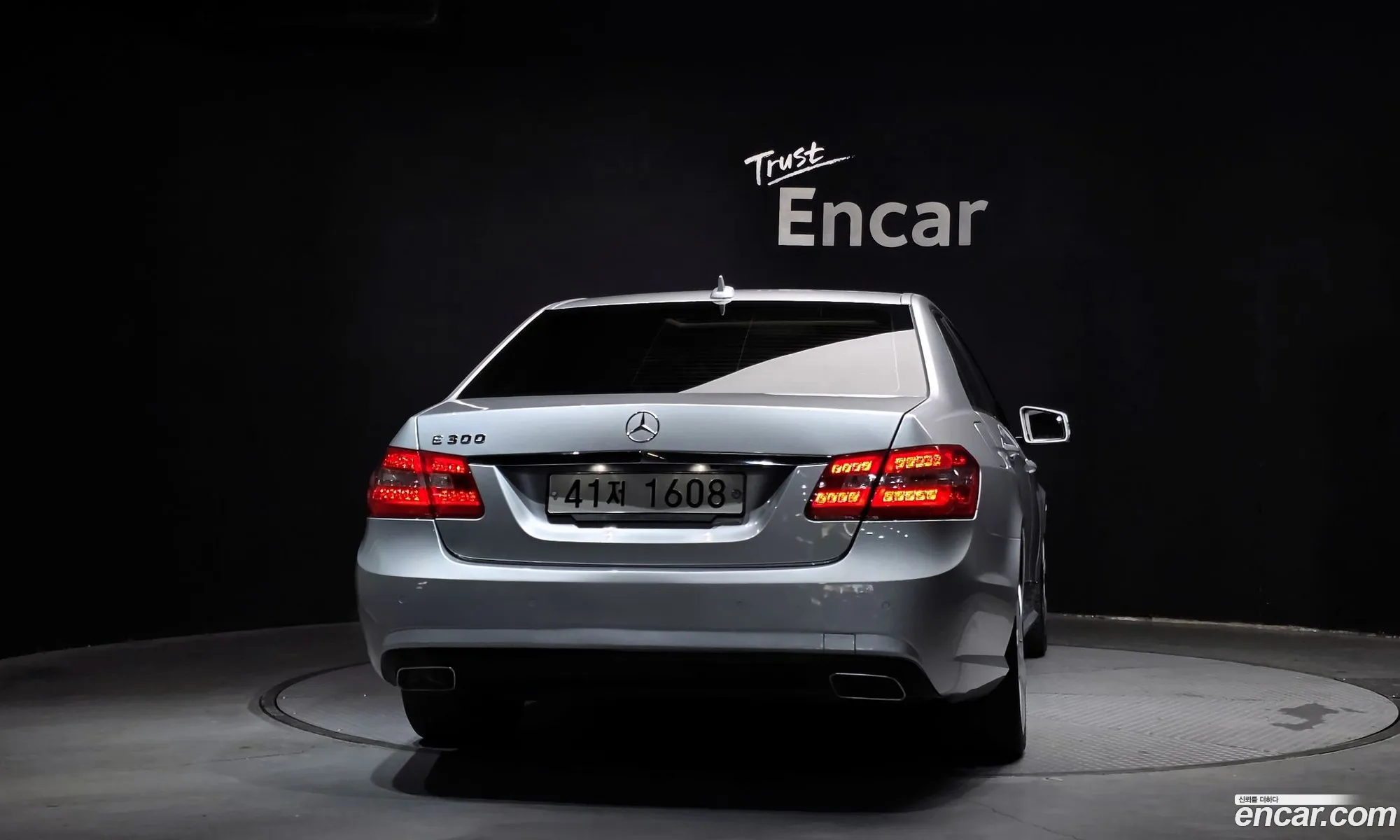 Mercedes-Benz E-Class W212 2012 WDDHF5FB8DA691128 — 17