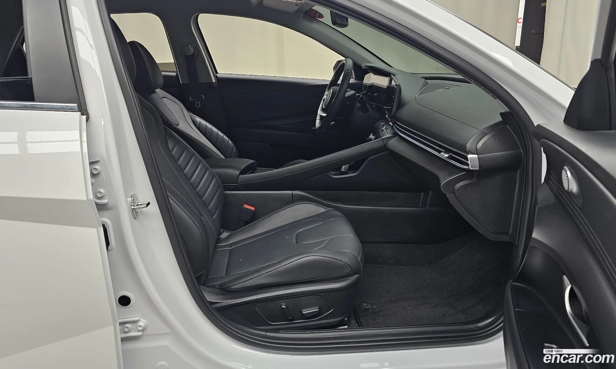 Hyundai Elantra 2024 — 4