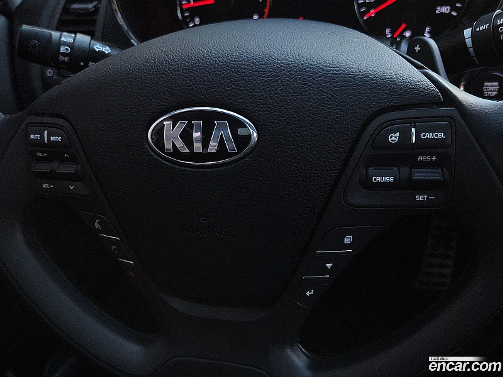 Kia K3 2012 — 12