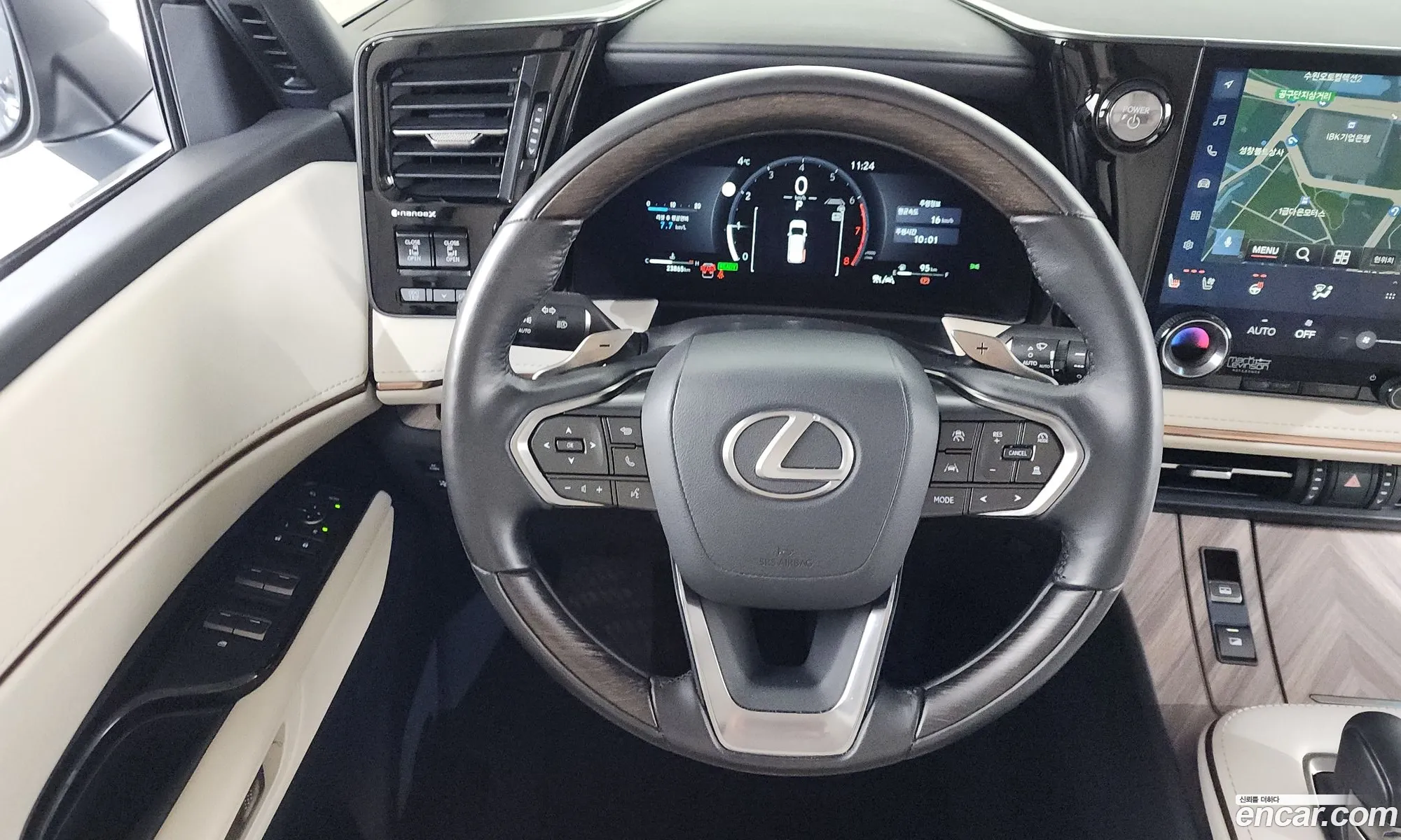 Lexus LM 2024 — 14