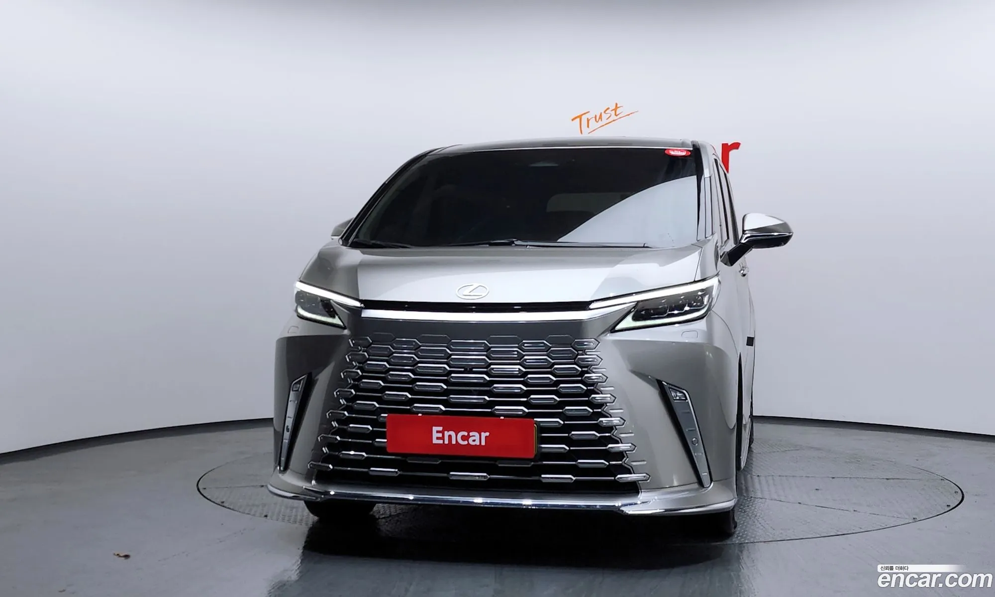 Lexus LM 2024 — 10