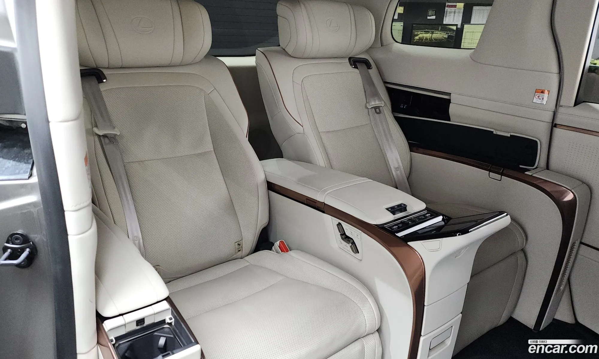 Lexus LM 2024 — 8