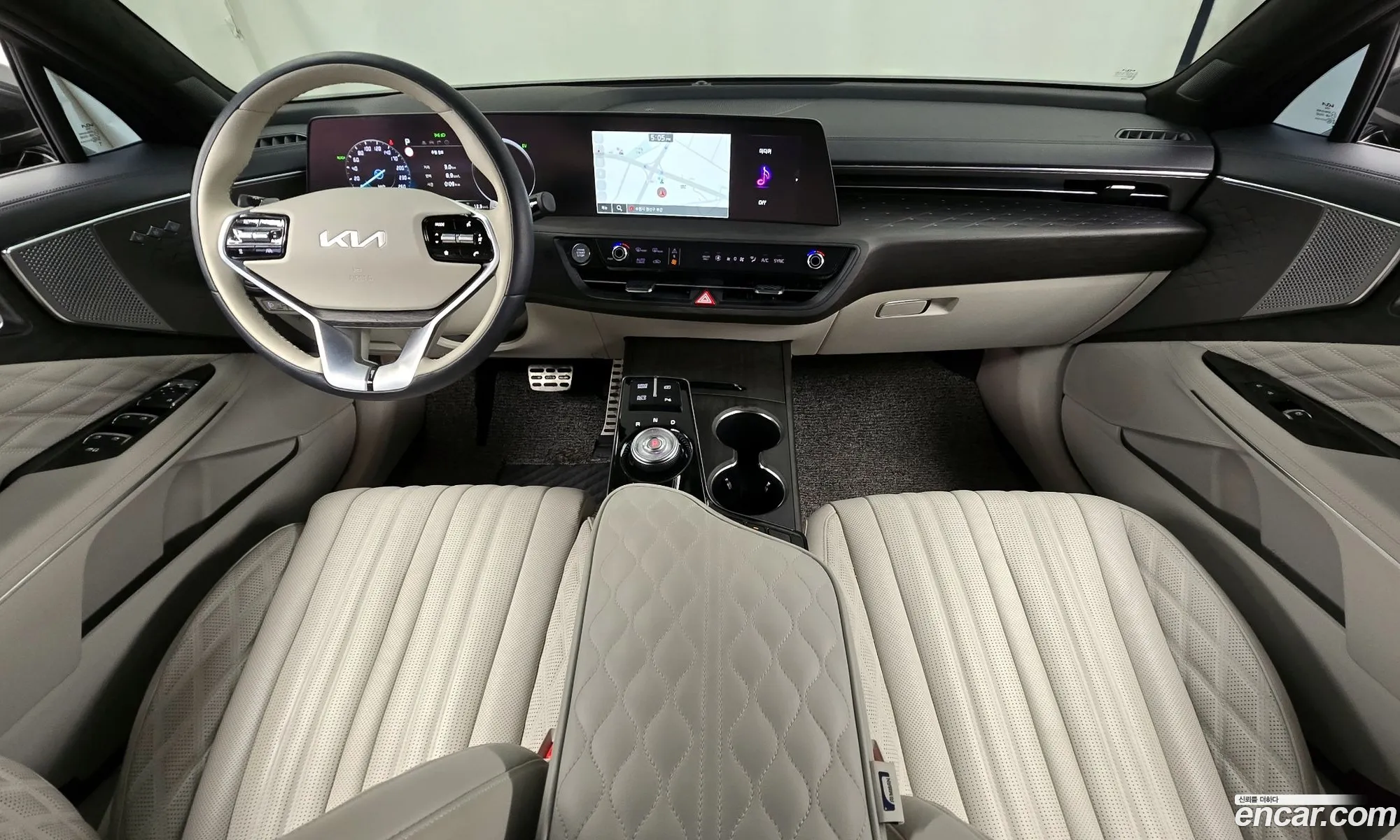 Kia K8 Hybrid 2022 — 13