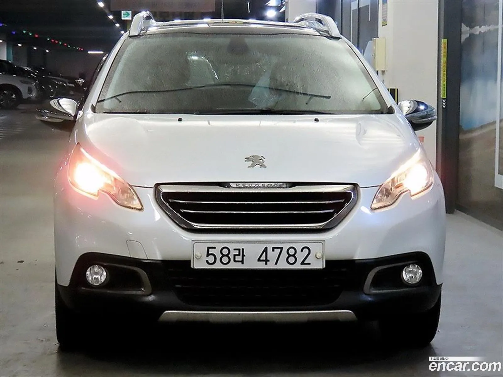 Peugeot 2008 2015 — 8