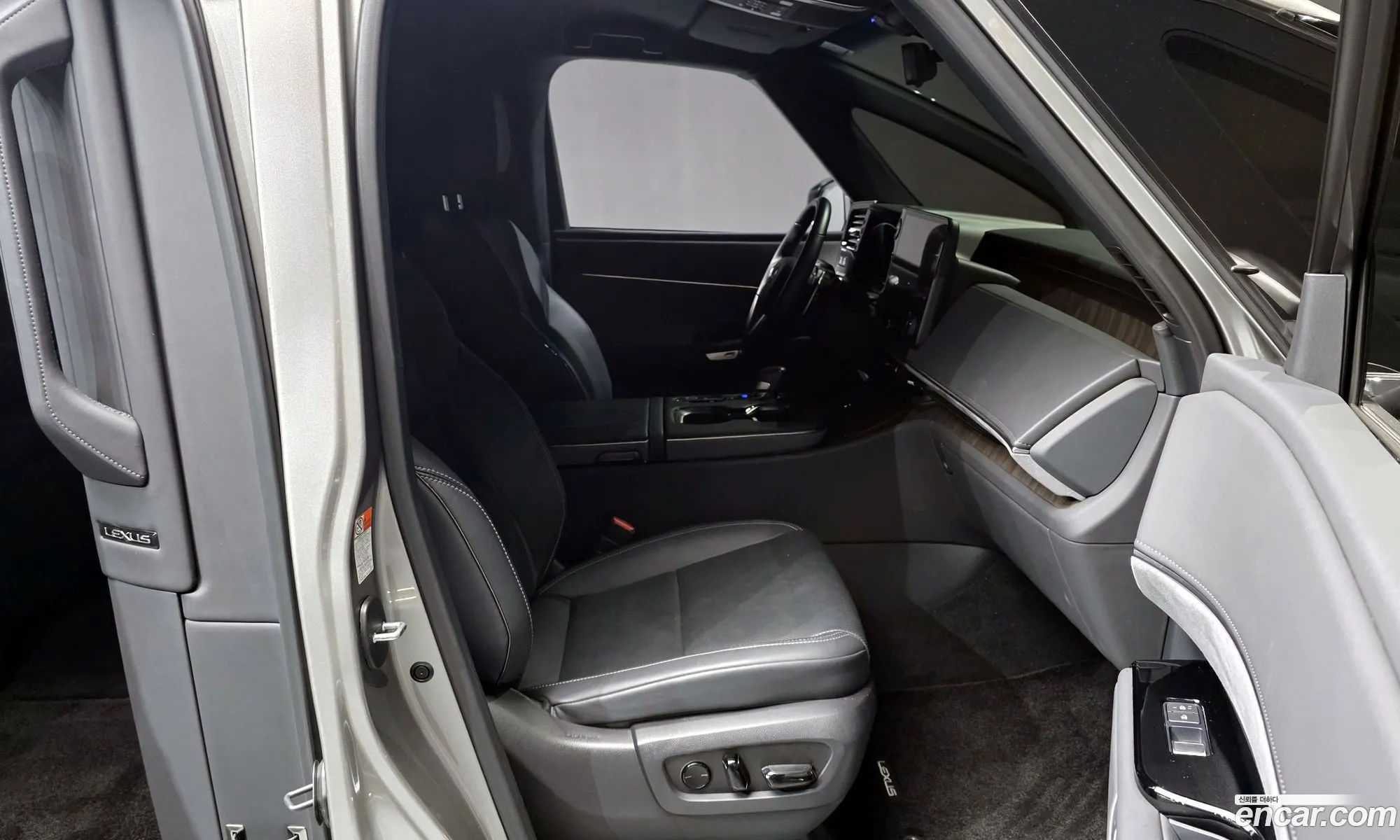 Lexus LM 2024 JTHAAAAD8S5003080 — 14