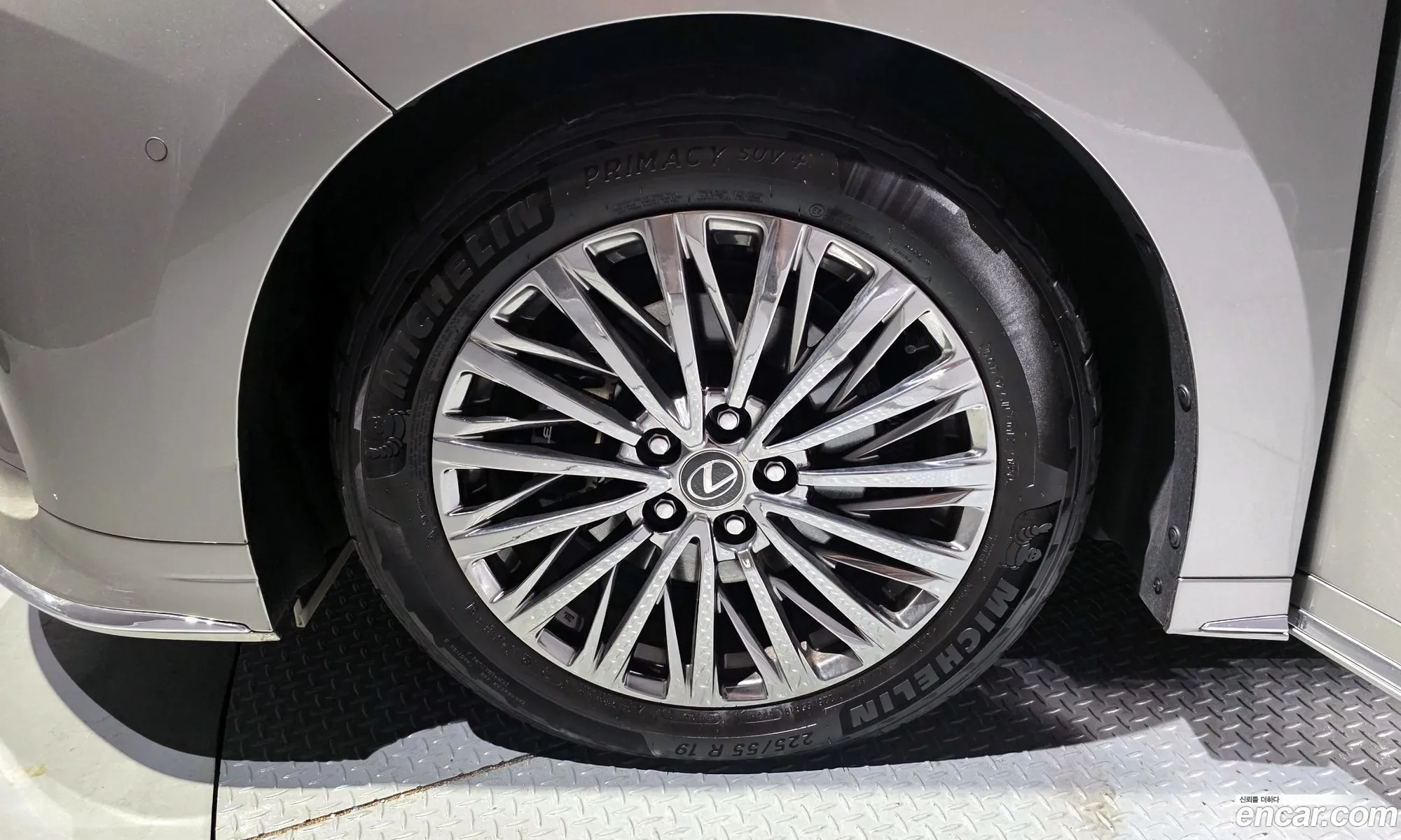 Lexus LM 2024 JTHAAAAD8S5003080 — 4