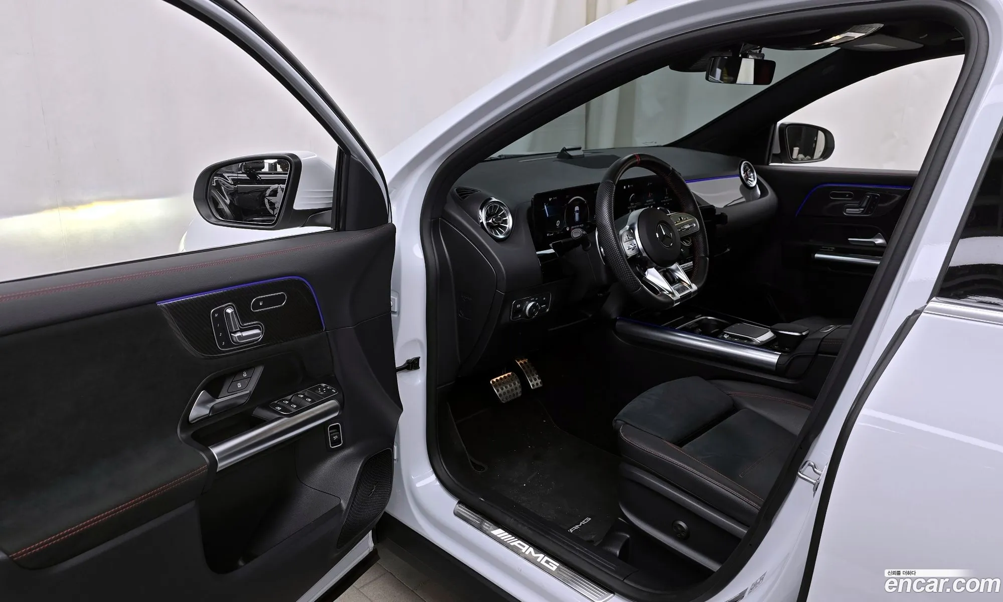 Mercedes-Benz GLA-Class H247 2023 — 17