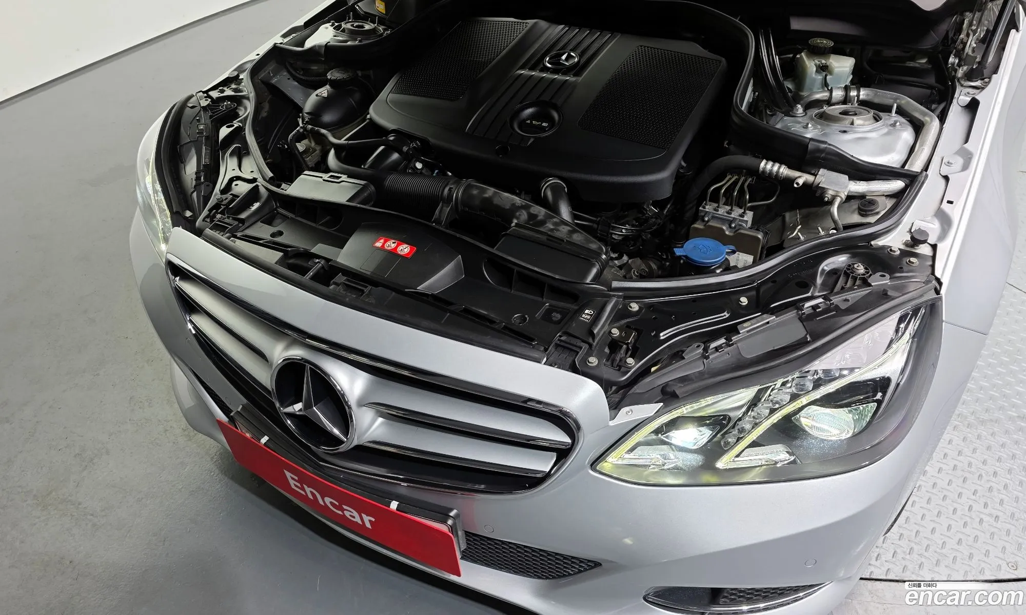 Mercedes-Benz E-Class W212 2014 WDDHF8CB6EA990253 — 18