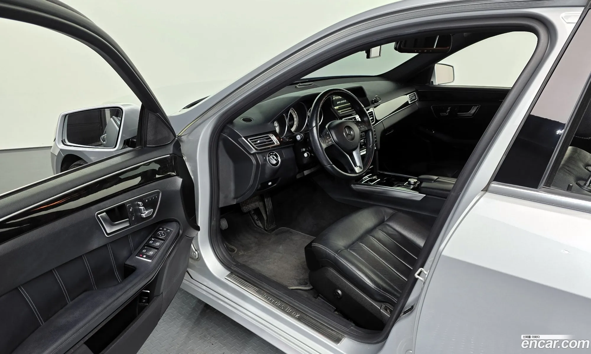 Mercedes-Benz E-Class W212 2014 WDDHF8CB6EA990253 — 8
