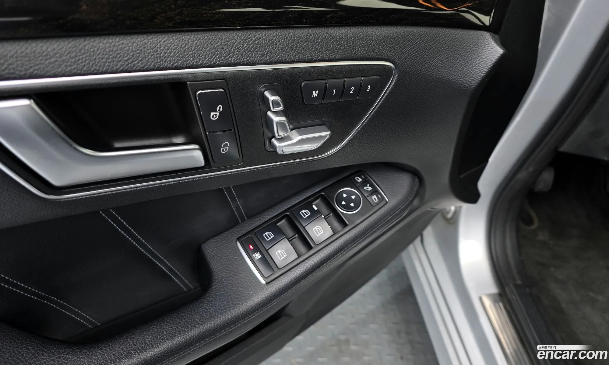 Mercedes-Benz E-Class W212 2014 WDDHF8CB6EA990253 — 16