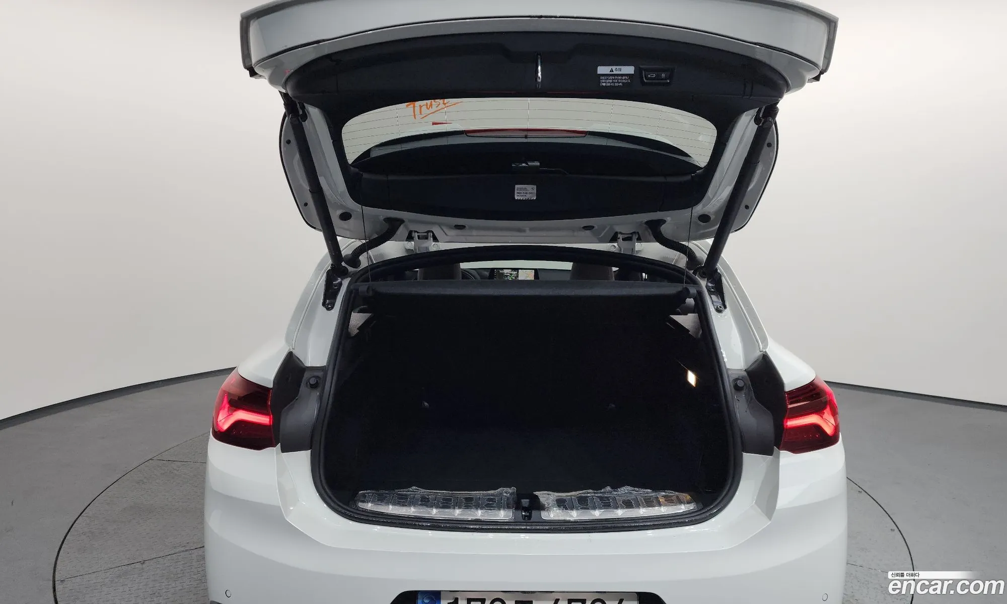 BMW X2 2023 WBA11DF00P5X99059 — 8