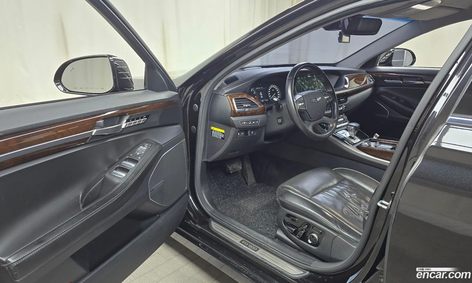 Genesis EQ900 2017 — 12
