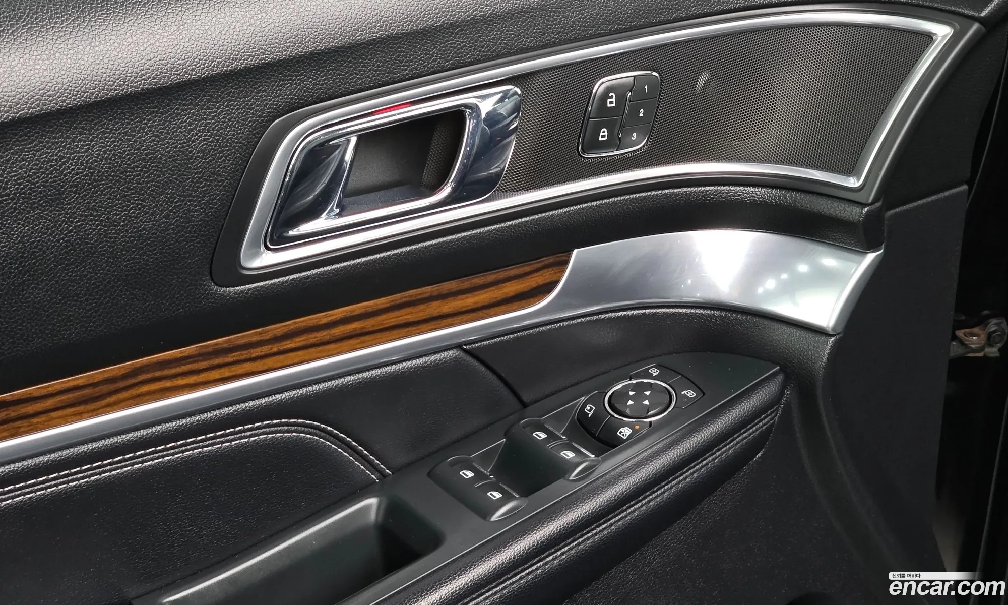 Ford Explorer 2018 1FM5K8FH8JGB22962 — 15