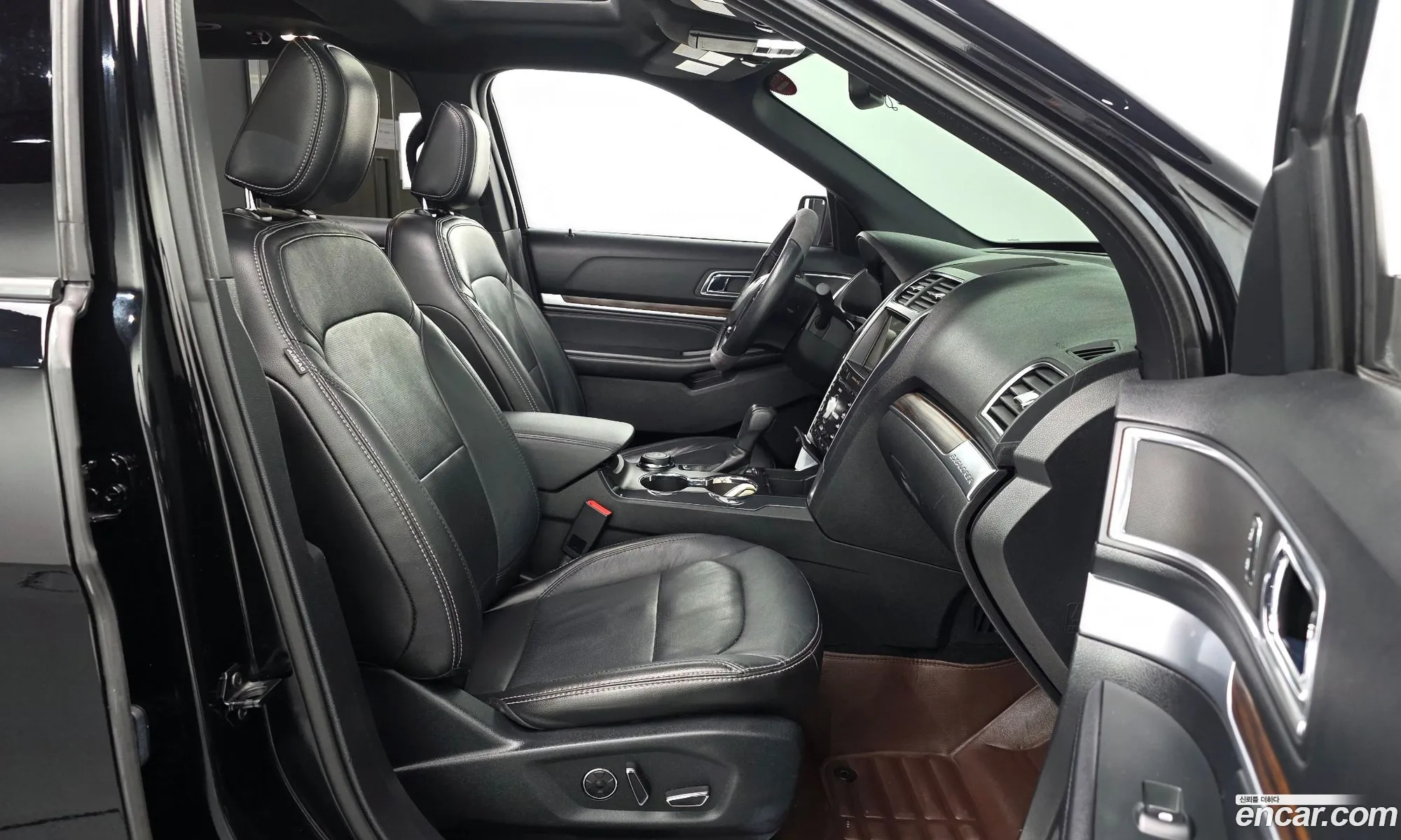 Ford Explorer 2018 1FM5K8FH8JGB22962 — 17