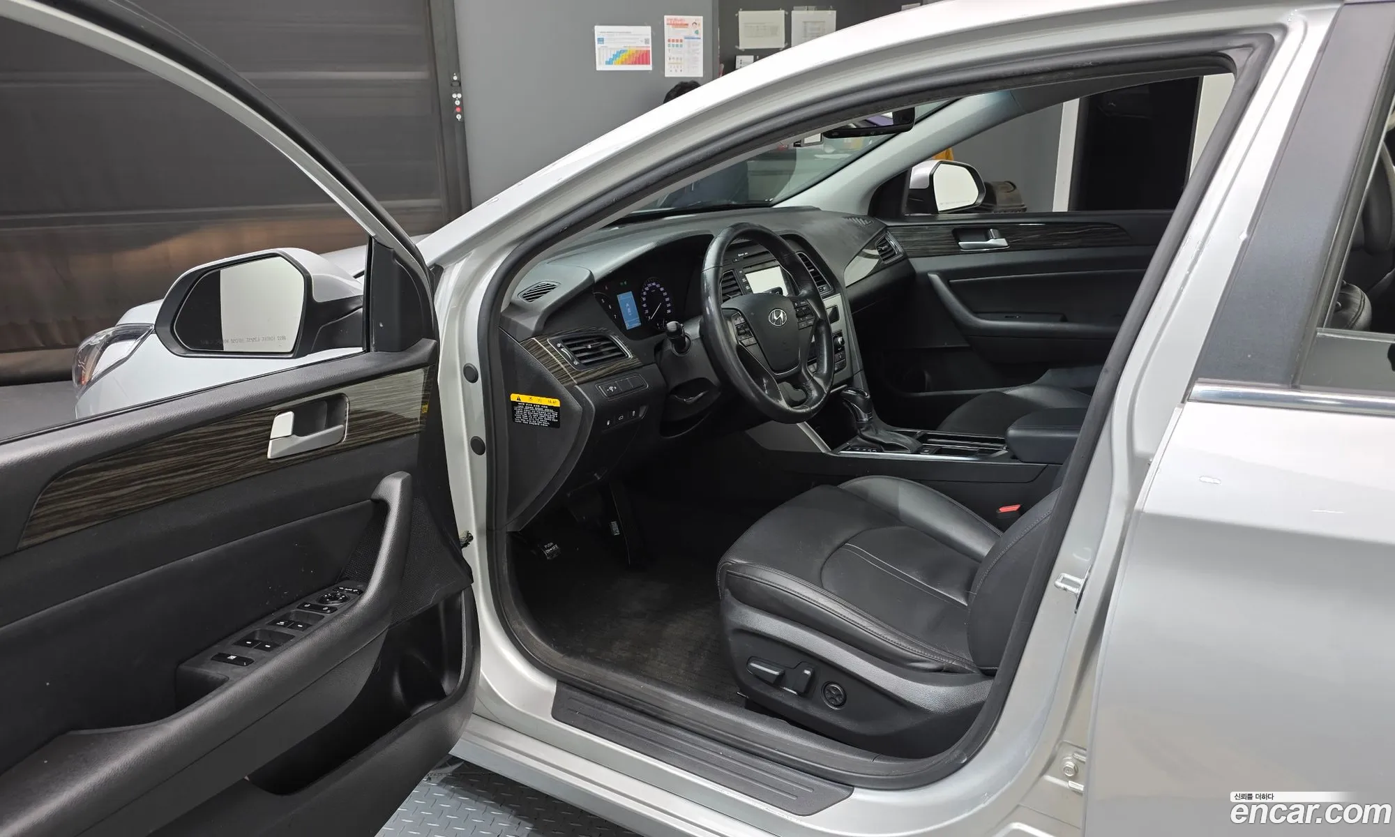 Hyundai LF Sonata 2014 — 16