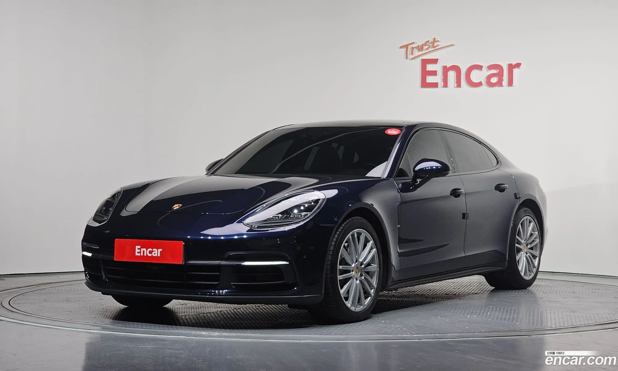Porsche Panamera 2018 — 19
