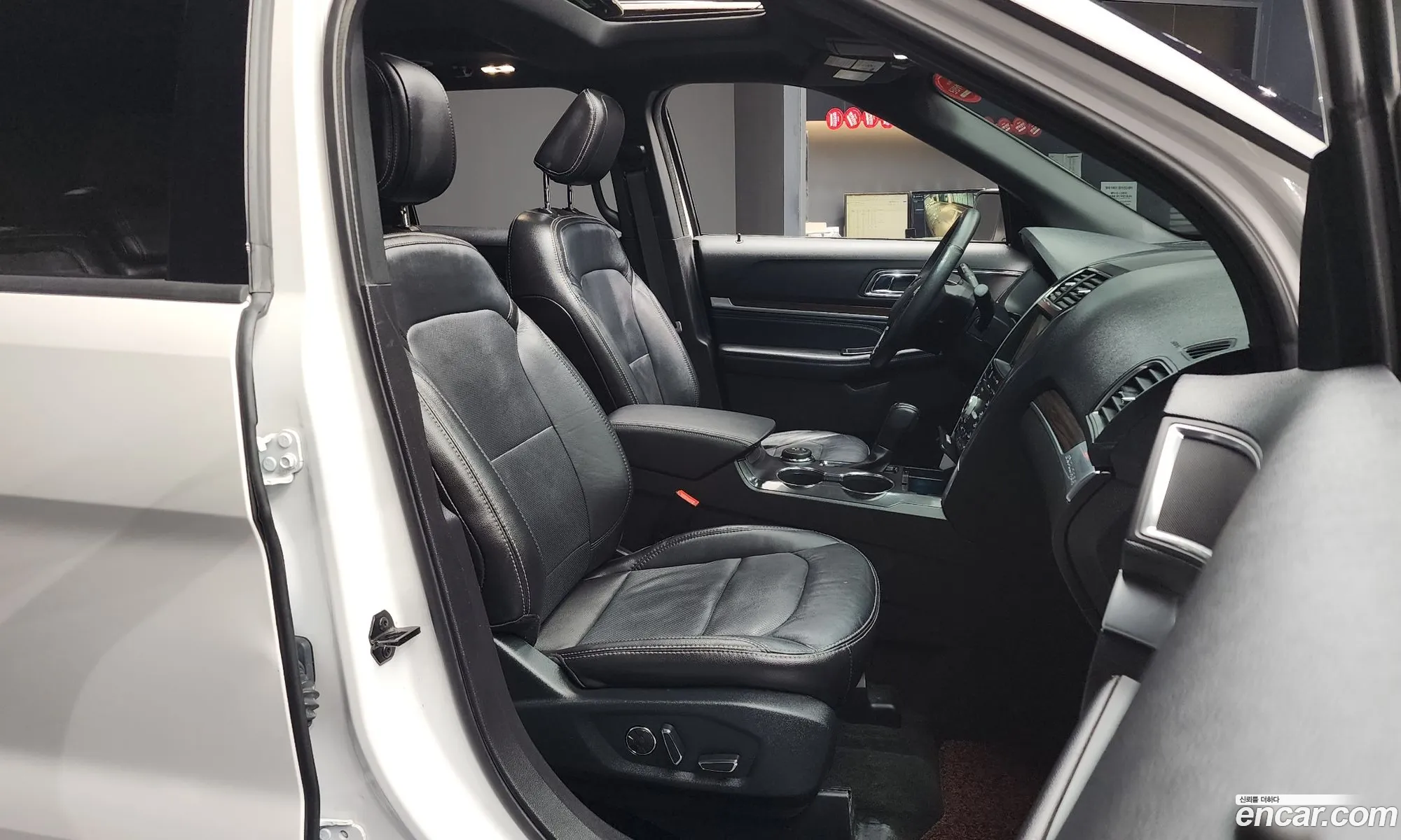 Ford Explorer 2018 1FM5K8FH5JGB23941 — 17