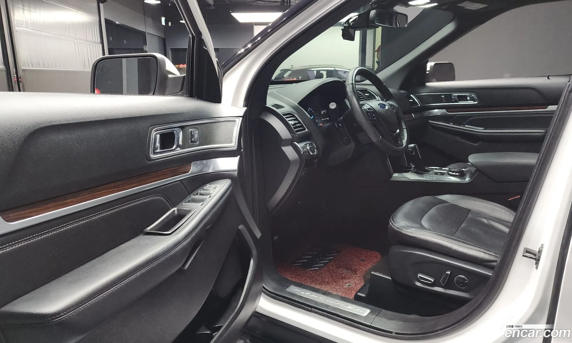 Ford Explorer 2018 1FM5K8FH5JGB23941 — 15