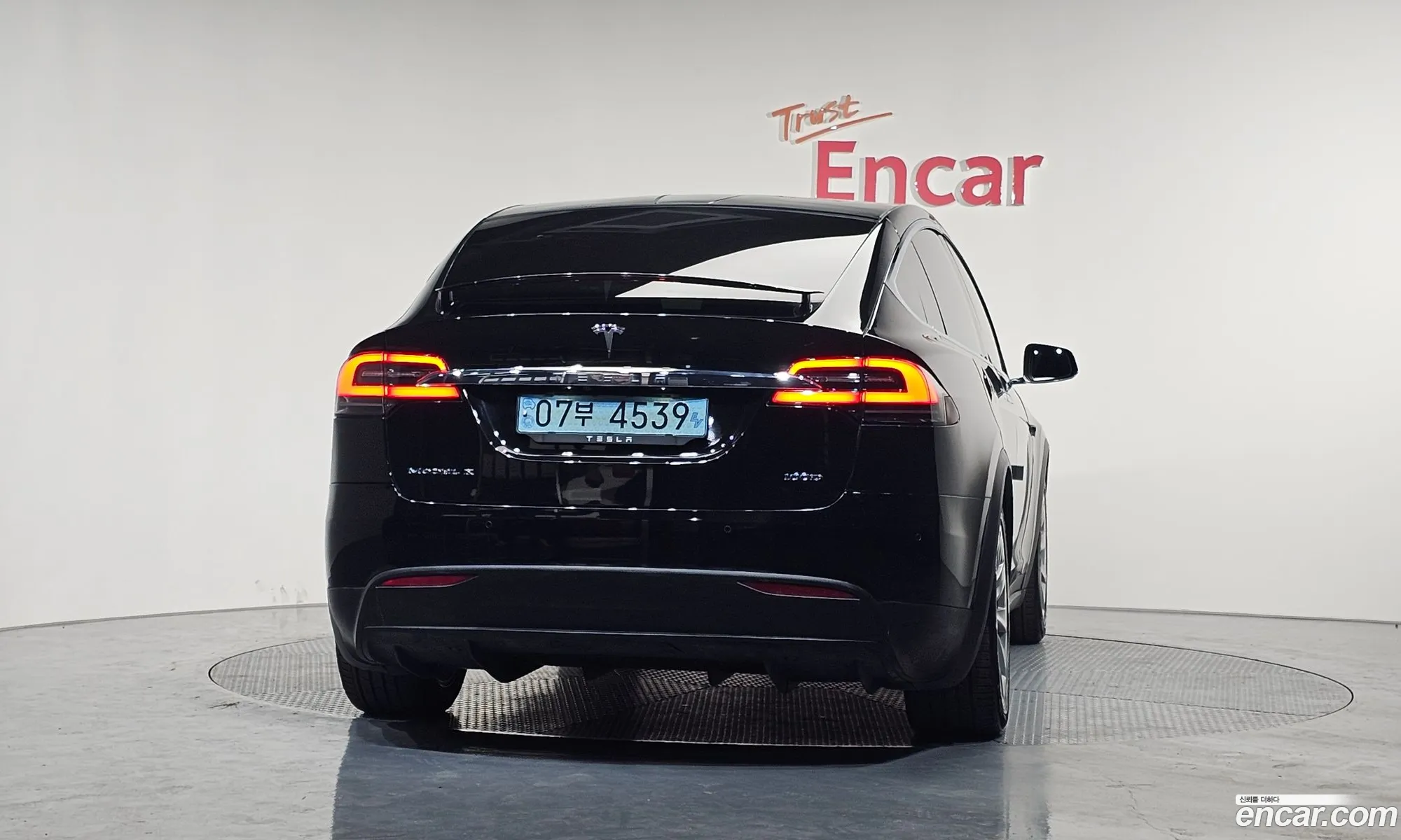 Tesla Model X 2018 5YJXCBE27JF131506 — 3