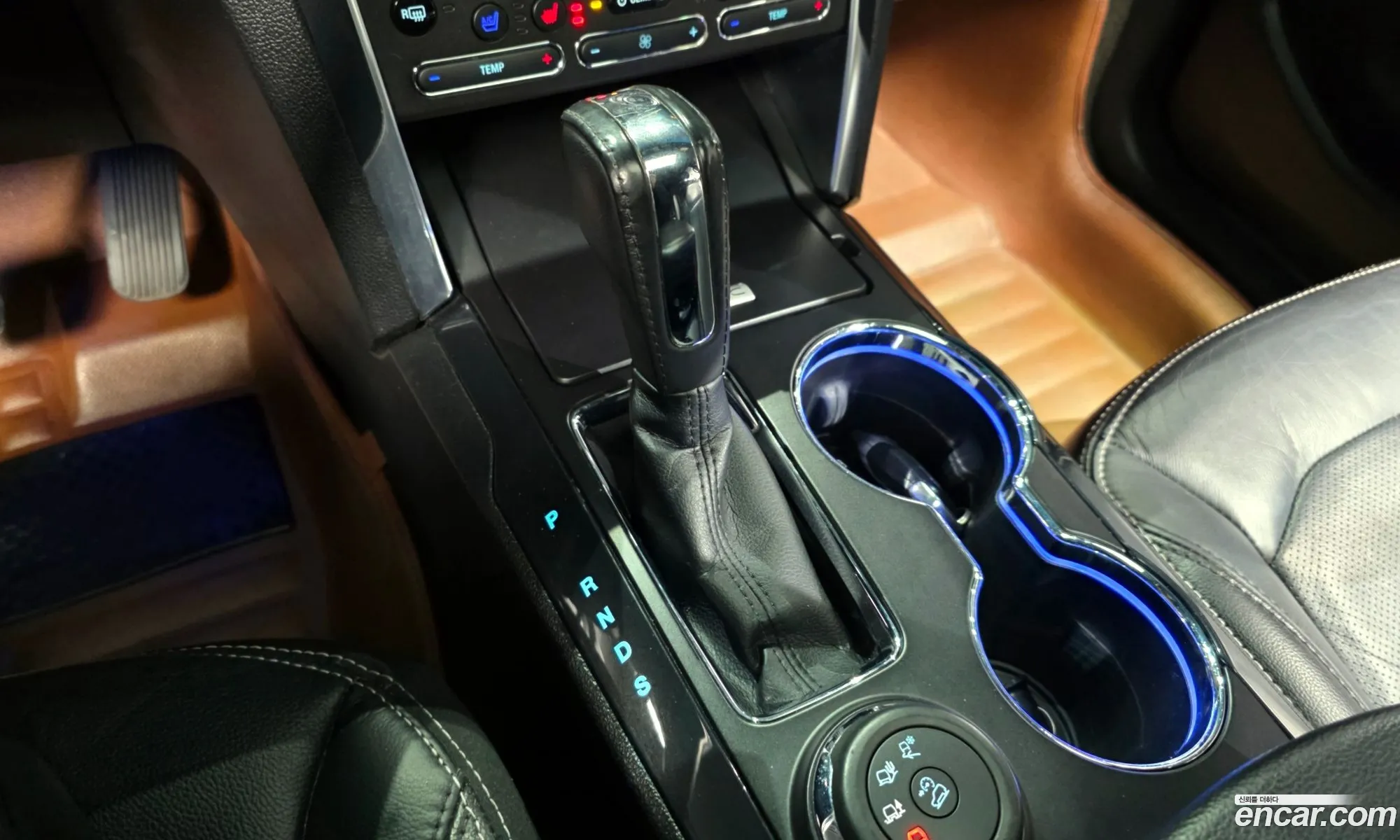 Ford Explorer 2016 1FM5K8FH7GGB38224 — 16