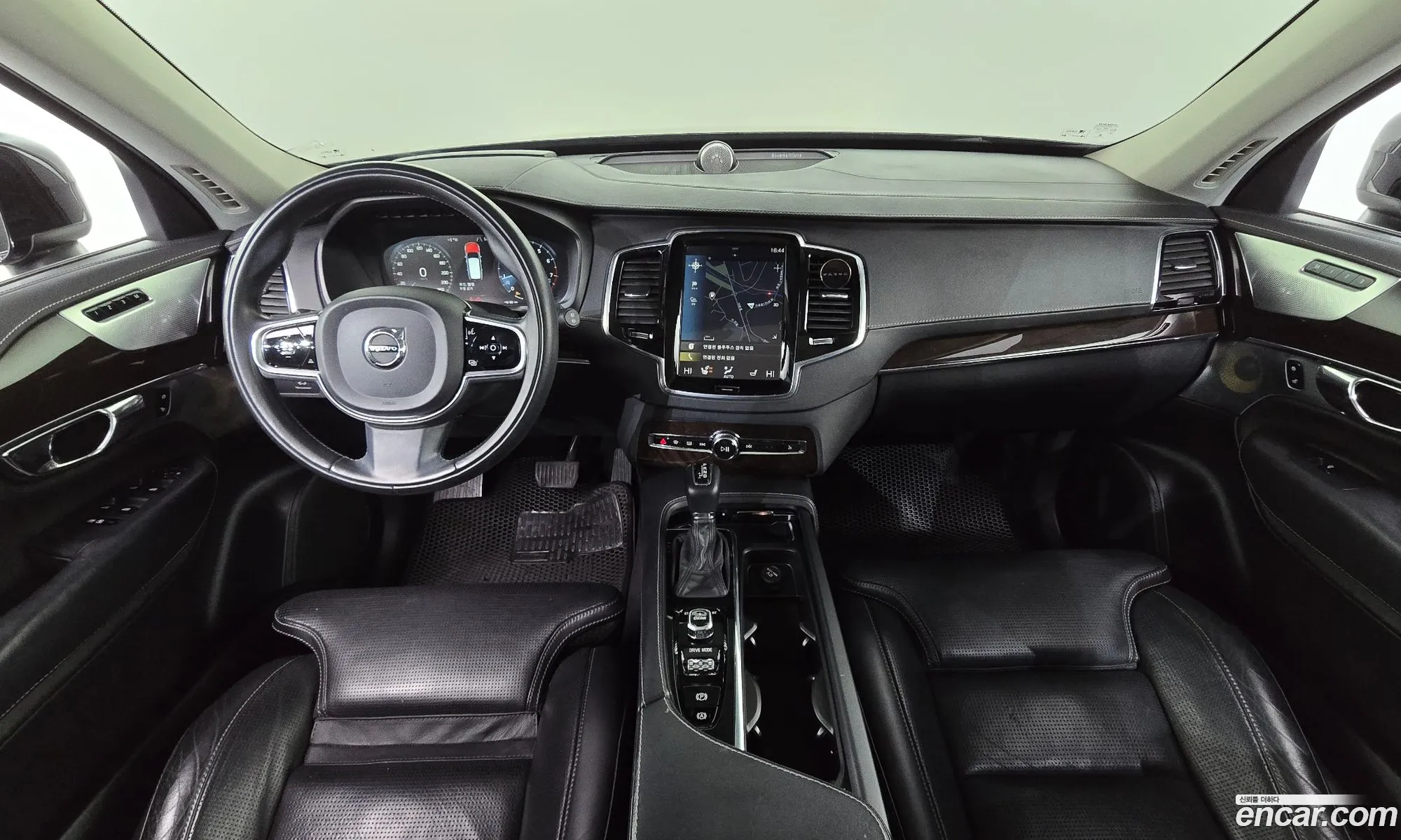 Volvo XC90 2016 YV1LFA22CH1119942 — 5