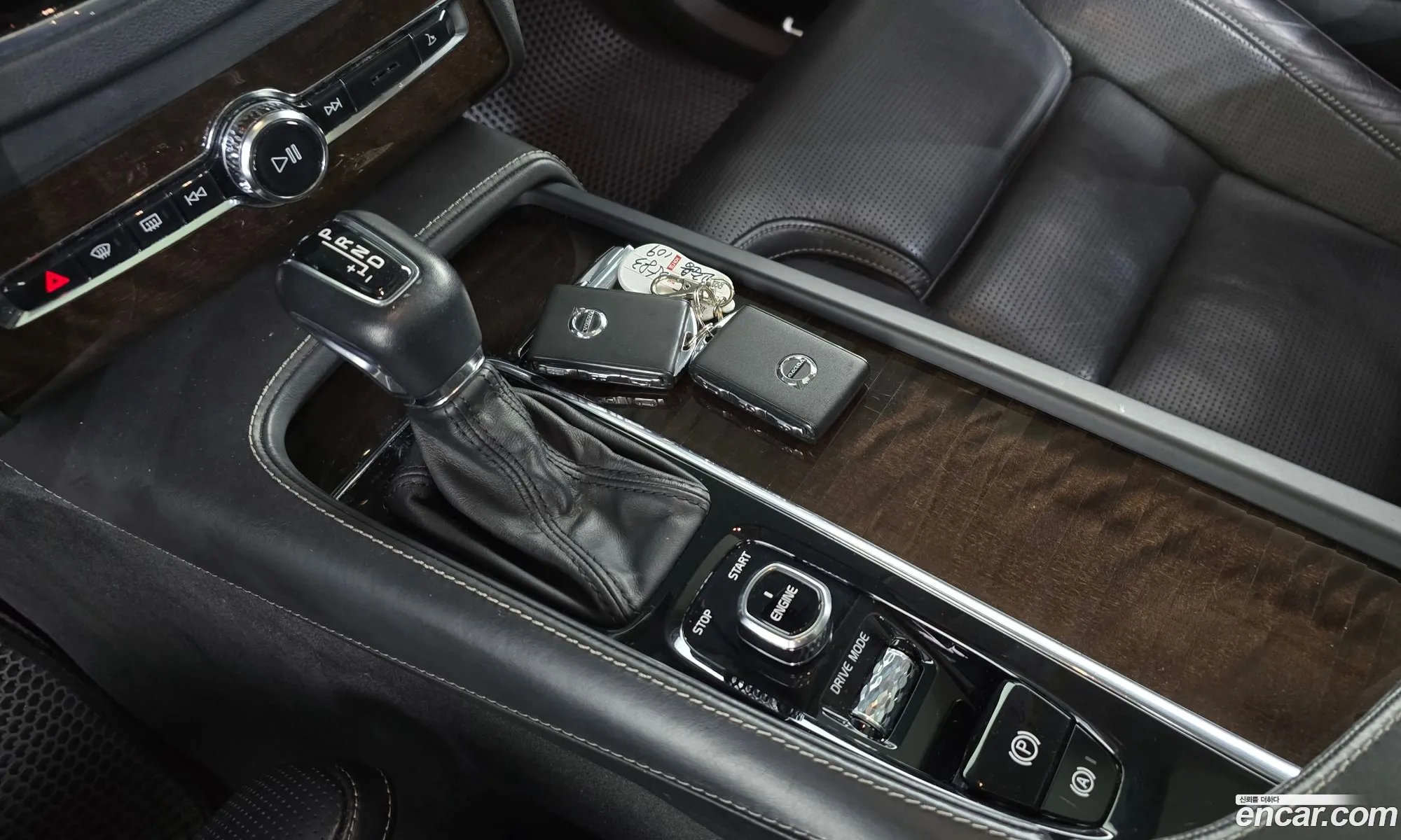 Volvo XC90 2016 YV1LFA22CH1119942 — 19