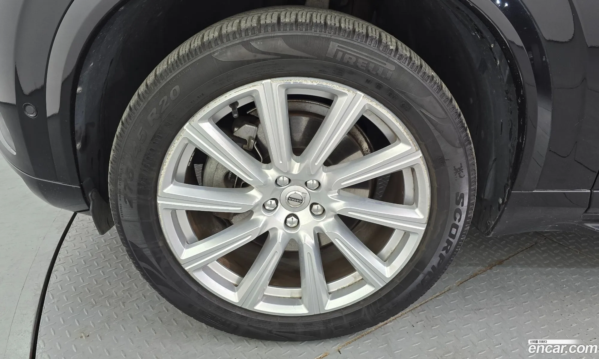 Volvo XC90 2016 YV1LFA22CH1119942 — 16