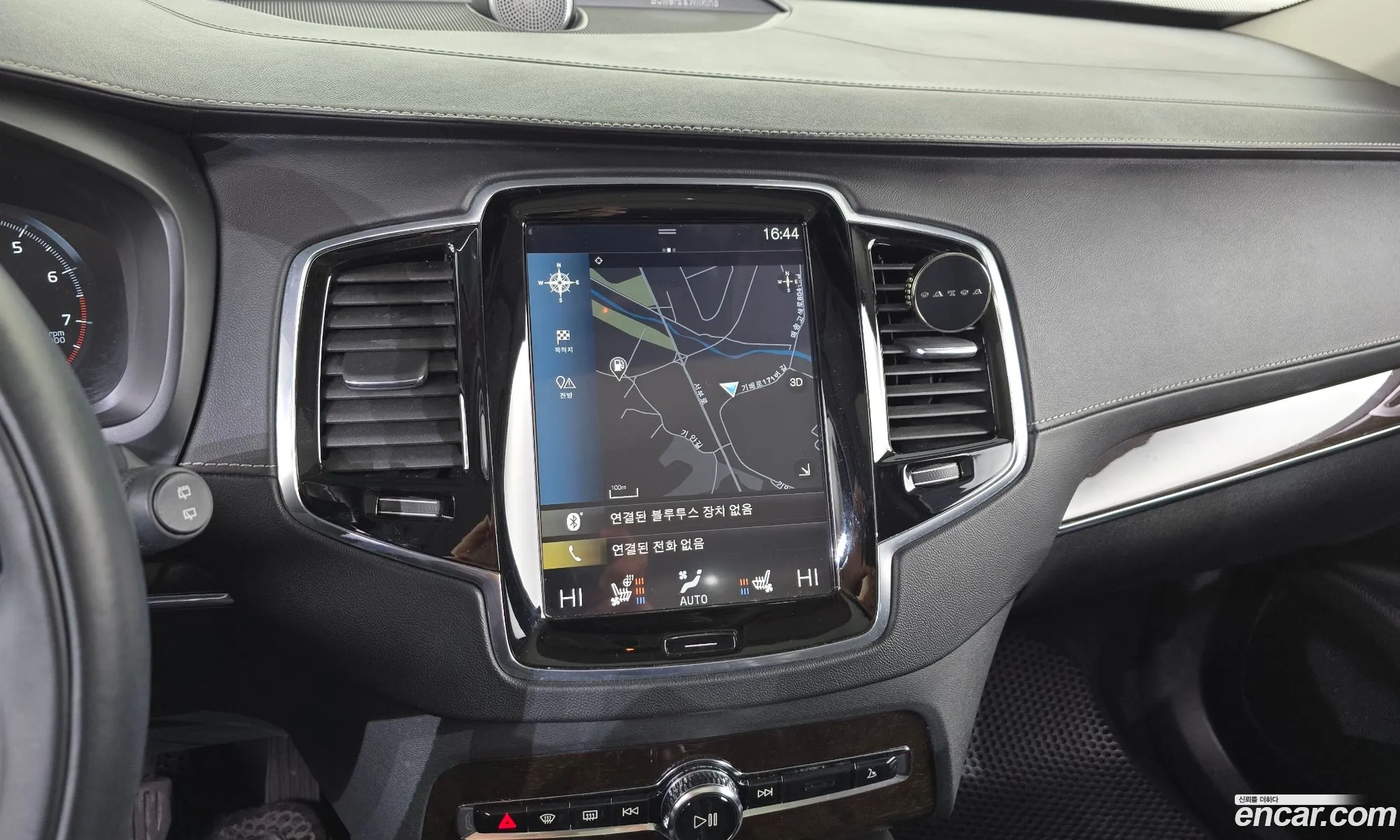 Volvo XC90 2016 YV1LFA22CH1119942 — 2