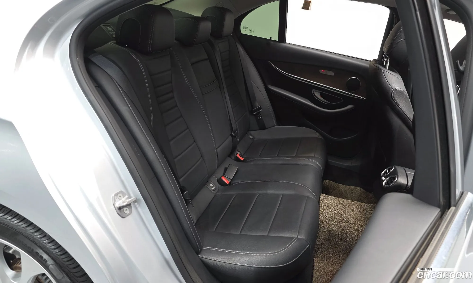 Mercedes-Benz E-Class W213 2018 WDDZF4KB7JA372724 — 4