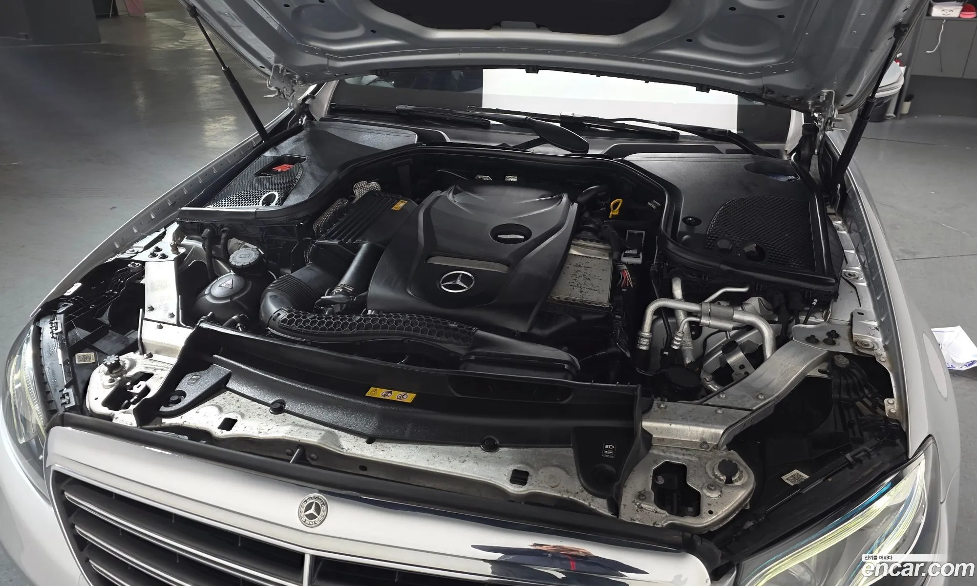 Mercedes-Benz E-Class W213 2018 WDDZF4KB7JA372724 — 2