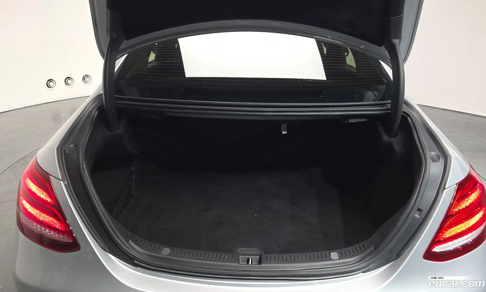 Mercedes-Benz E-Class W213 2018 WDDZF4KB7JA372724 — 3