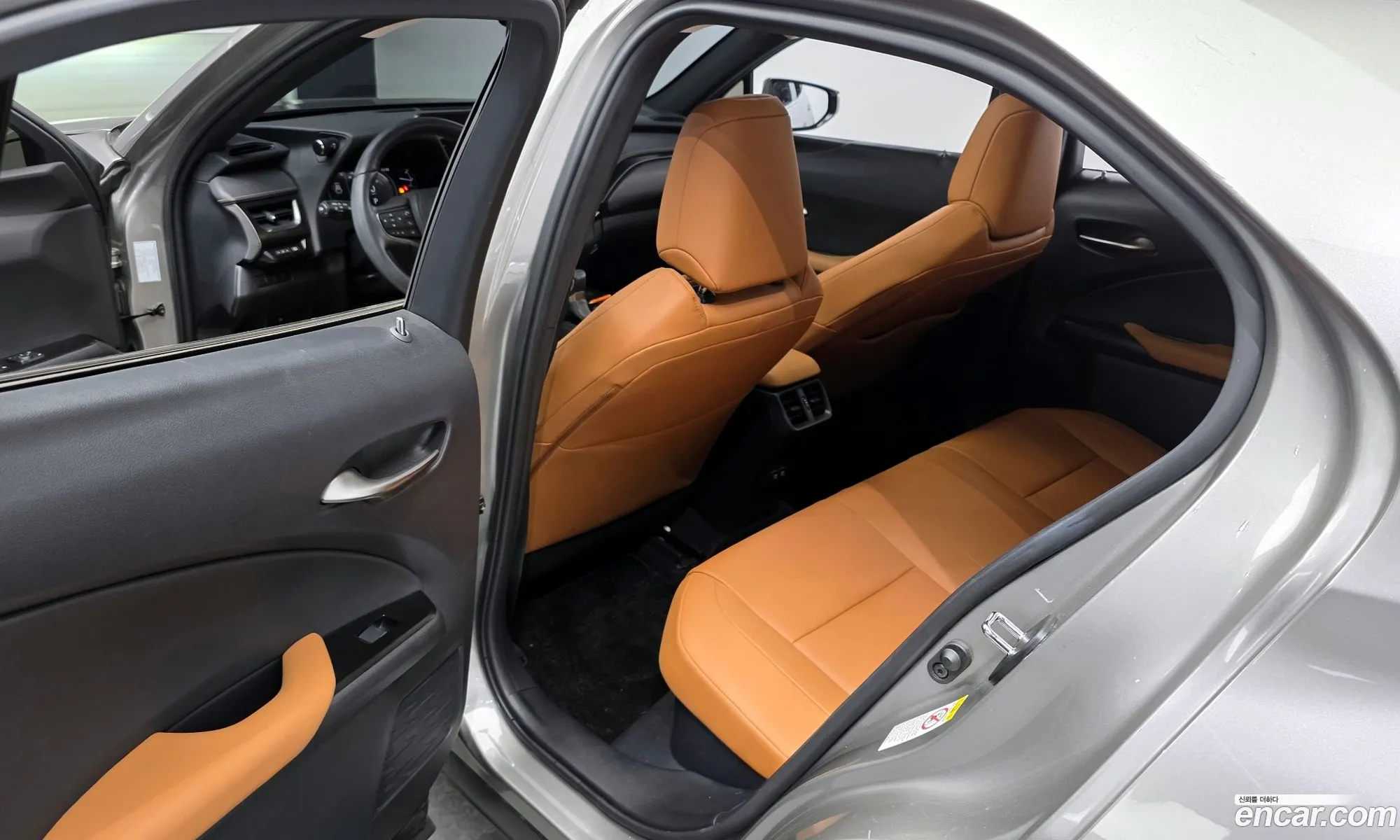 Lexus UX250h 2019 — 15