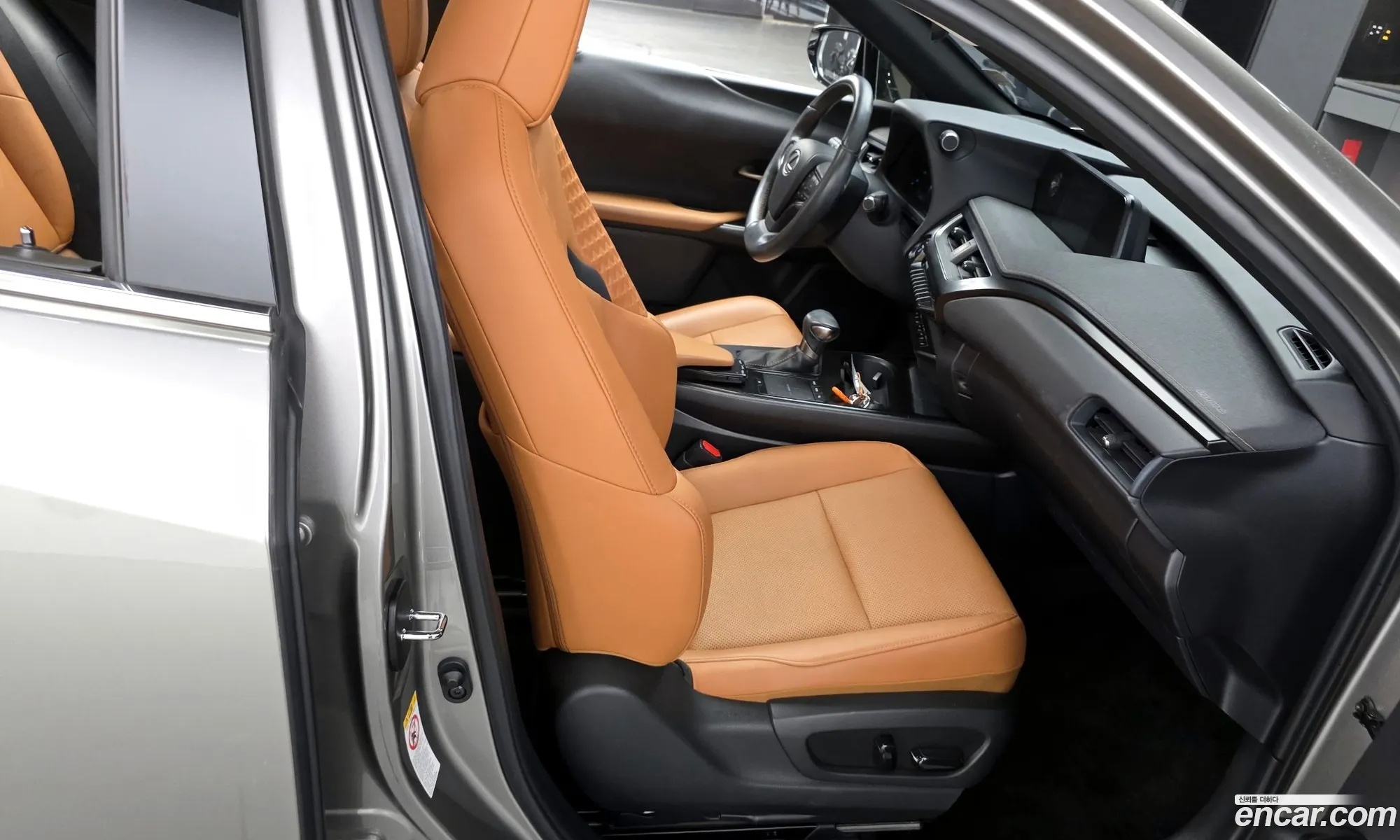 Lexus UX250h 2019 — 14