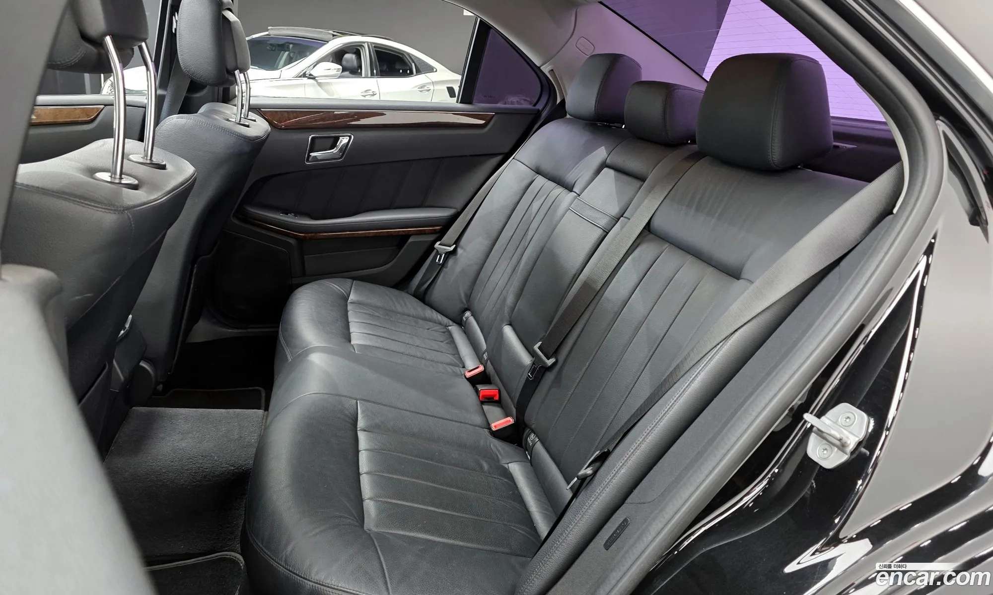 Mercedes-Benz E-Class W212 2011 WDDHF5DB5BA382605 — 17