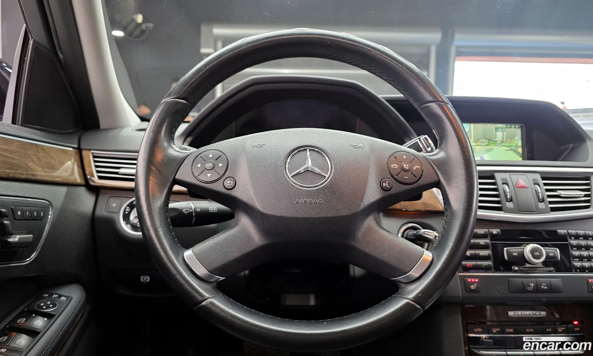 Mercedes-Benz E-Class W212 2011 WDDHF5DB5BA382605 — 4