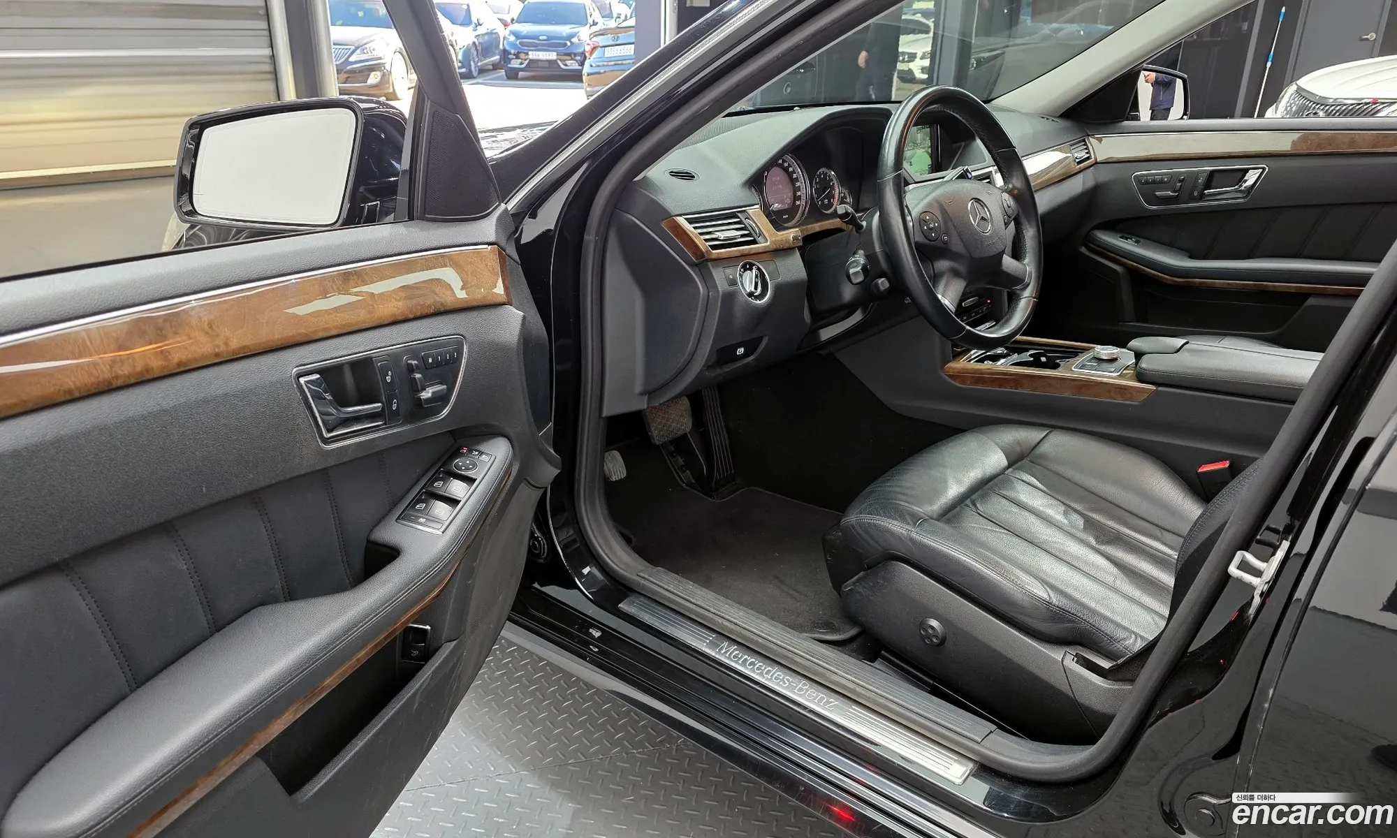 Mercedes-Benz E-Class W212 2011 WDDHF5DB5BA382605 — 6
