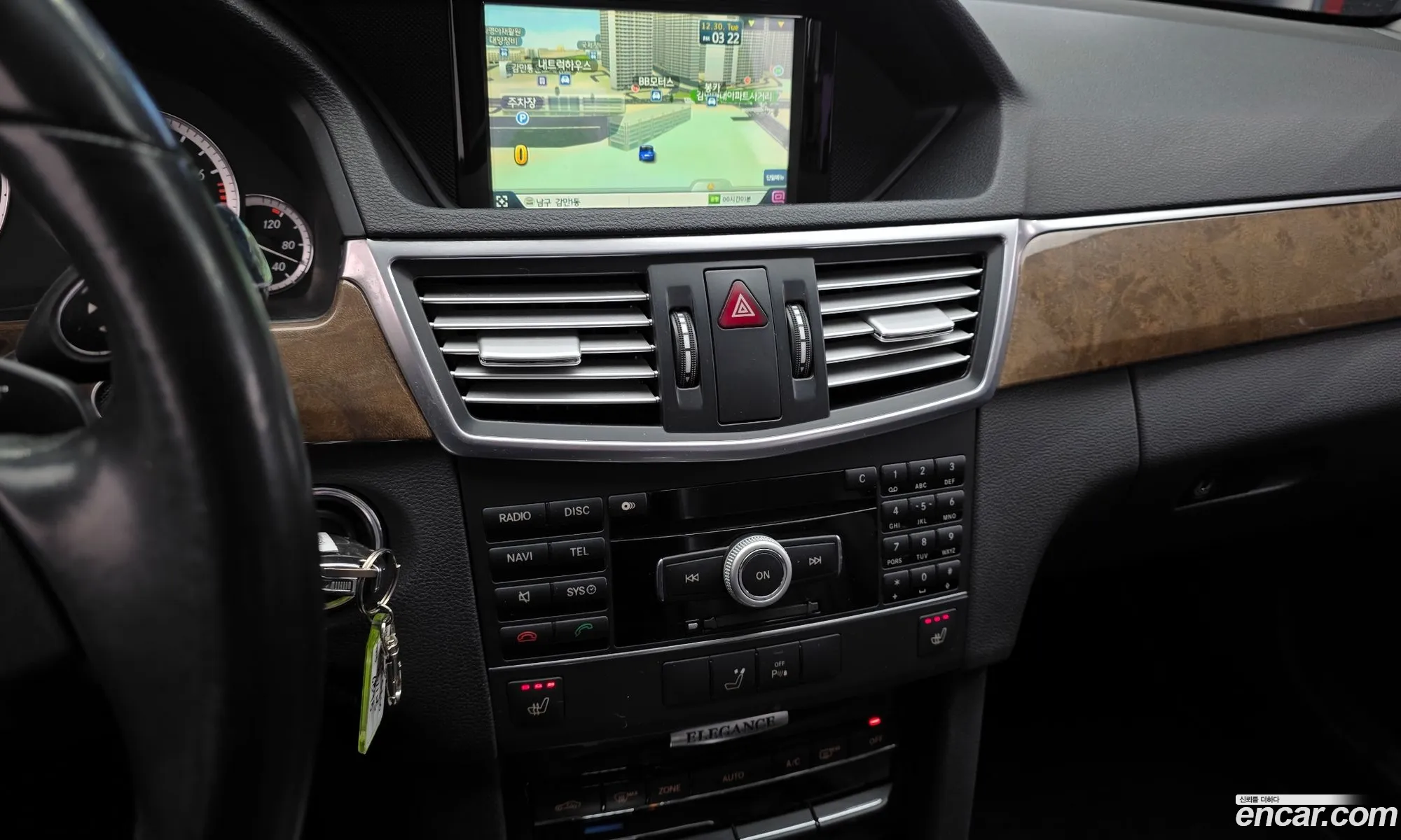 Mercedes-Benz E-Class W212 2011 WDDHF5DB5BA382605 — 11