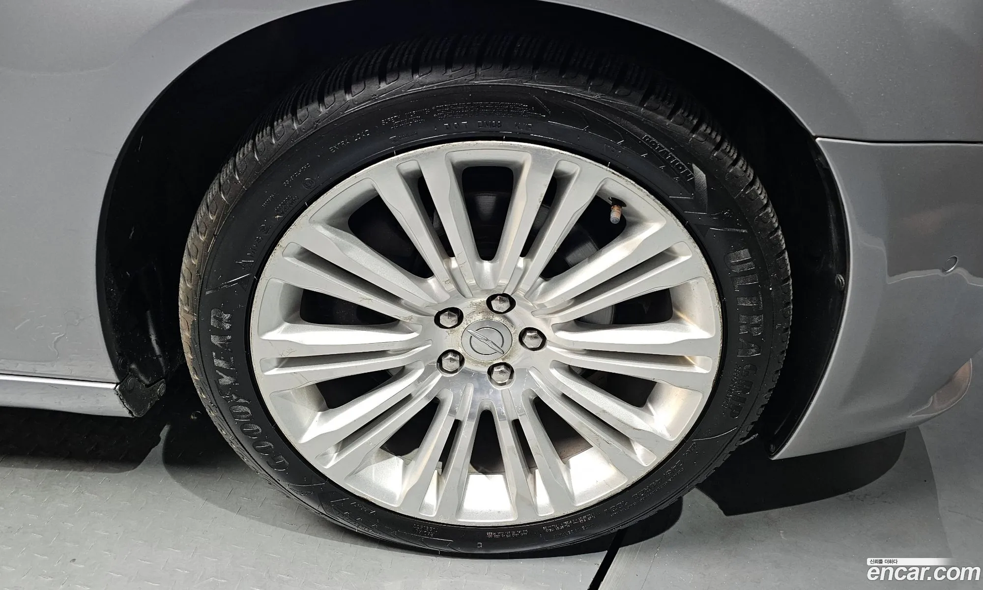 Chrysler 300C 2013 2C3CCACMXDH691472 — 4