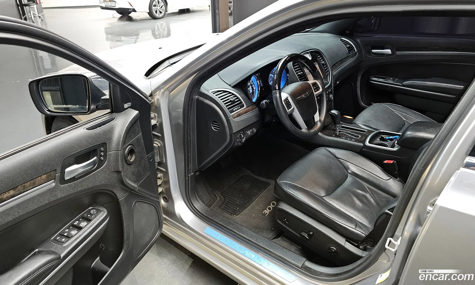 Chrysler 300C 2013 2C3CCACMXDH691472 — 3