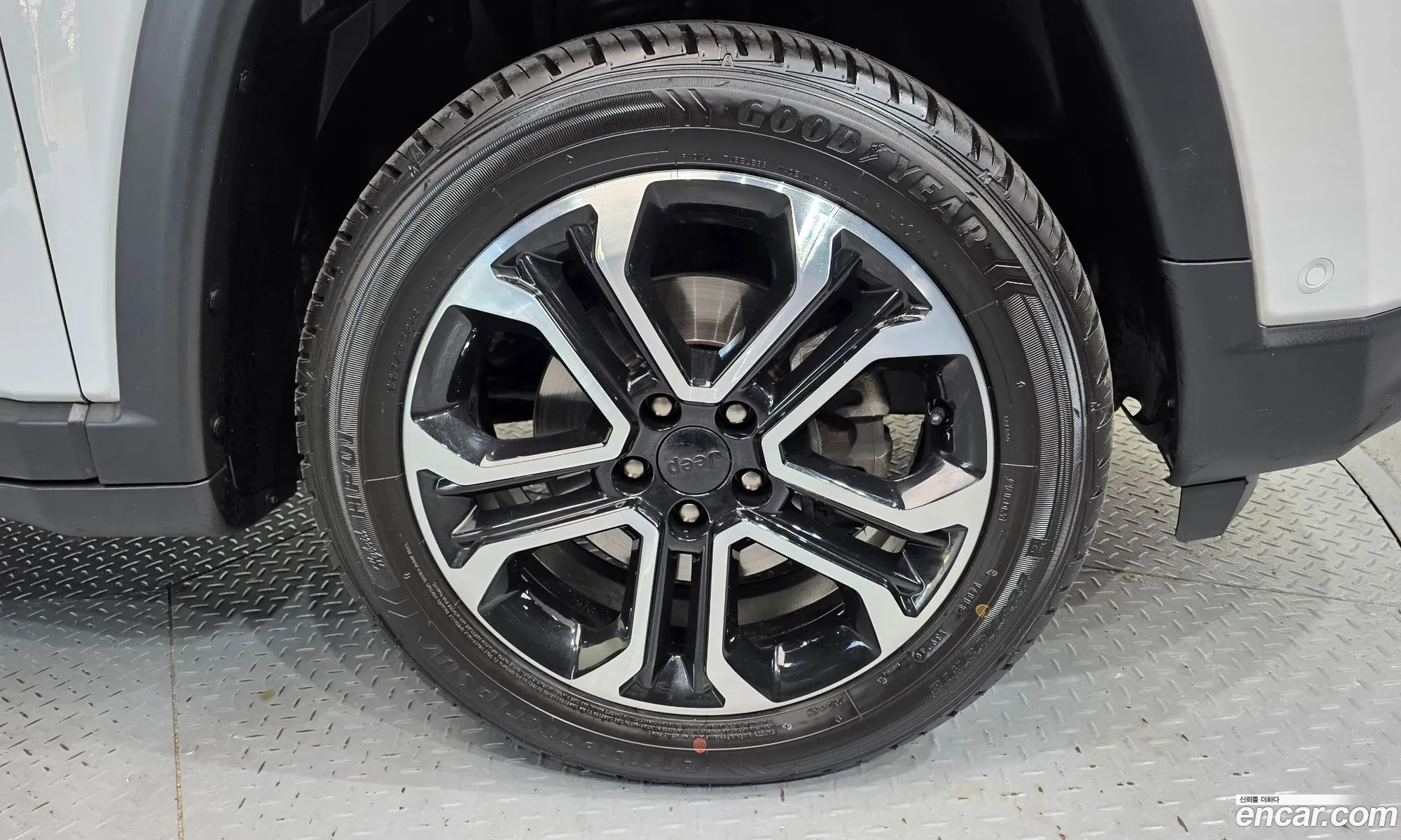 Jeep Compass 2022 3C4NJDCB4NT173893 — 10