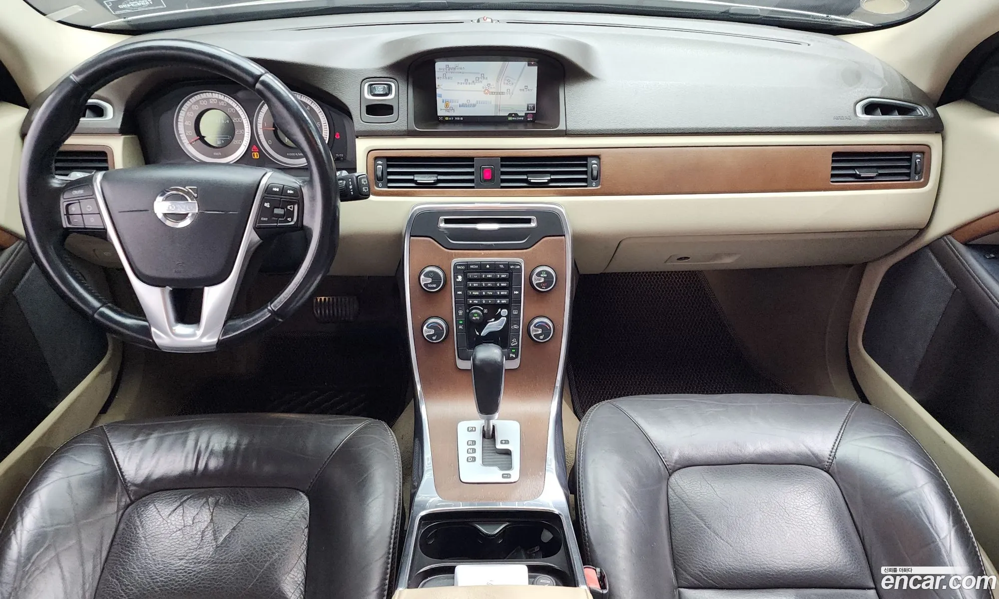 Volvo XC70 2012 YV1BZ82K6C1128104 — 4