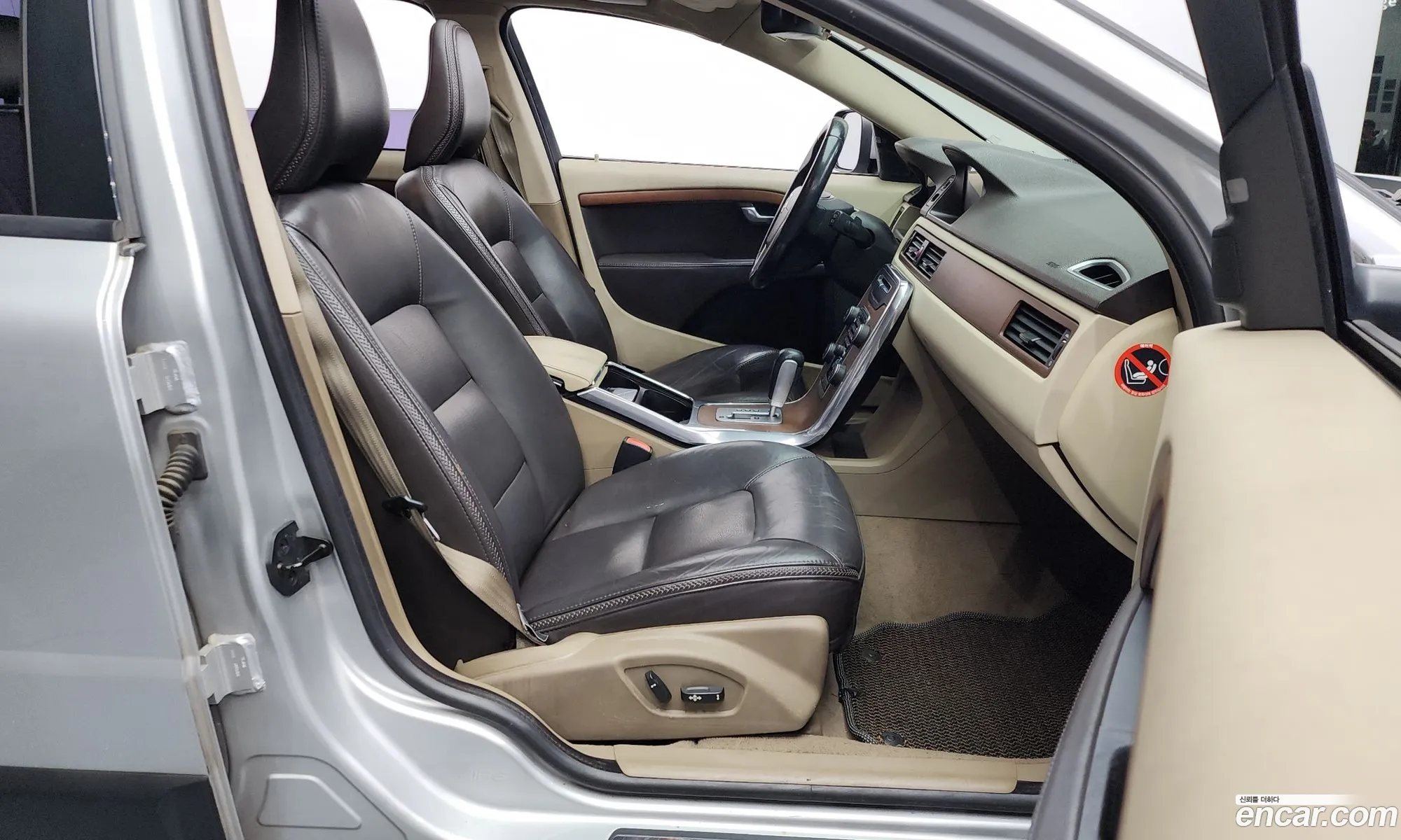 Volvo XC70 2012 YV1BZ82K6C1128104 — 10