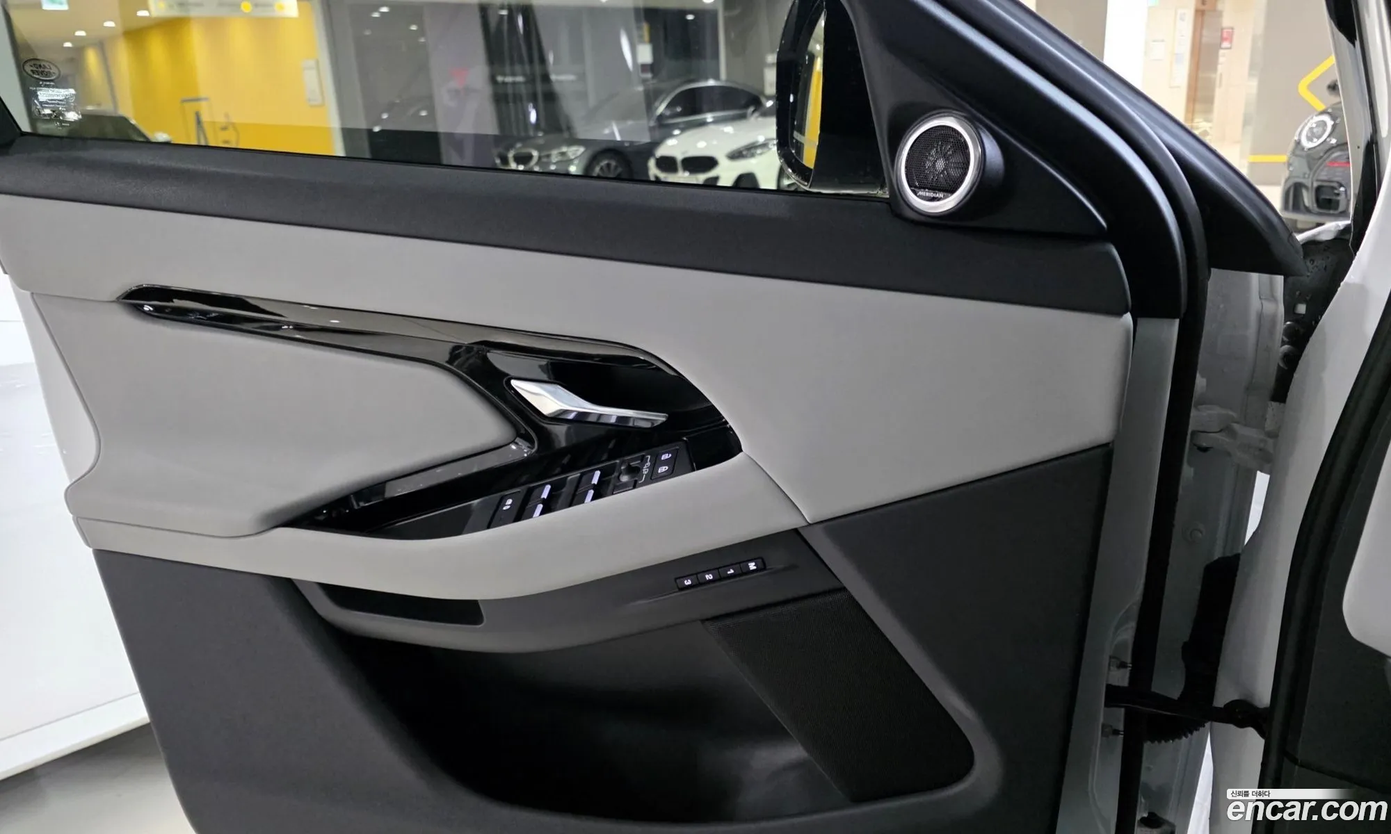 Land Rover Range Rover Evoque 2025 — 3