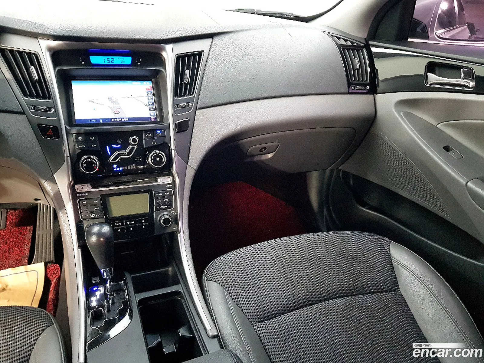 Hyundai YF Sonata 2011 — 16