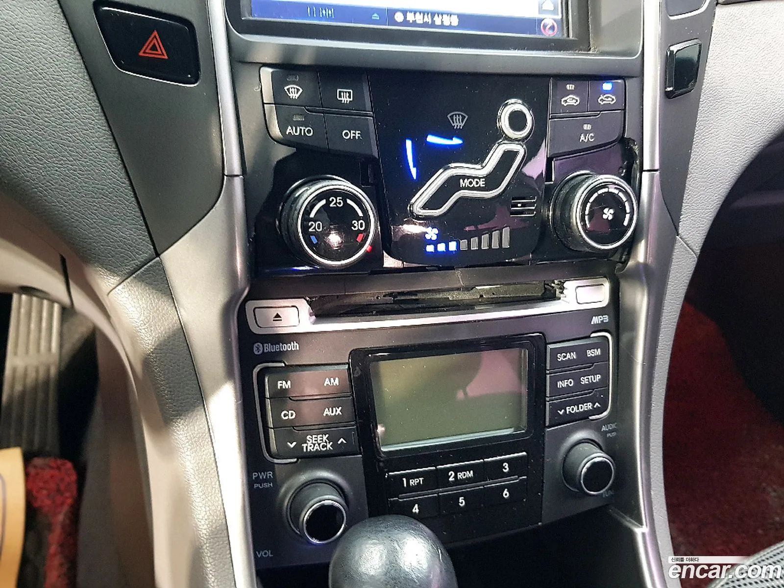 Hyundai YF Sonata 2011 — 15
