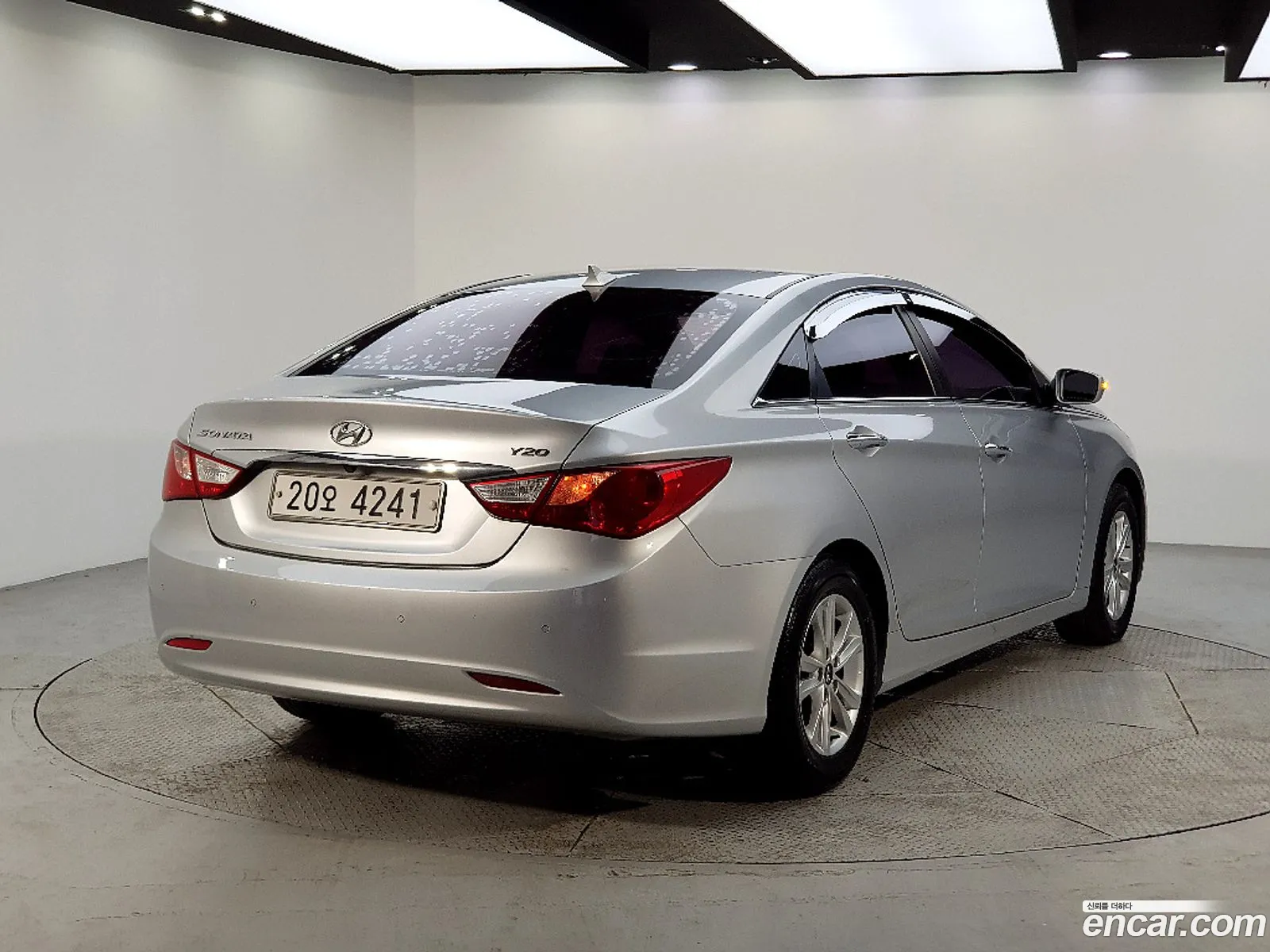Hyundai YF Sonata 2011 — 10