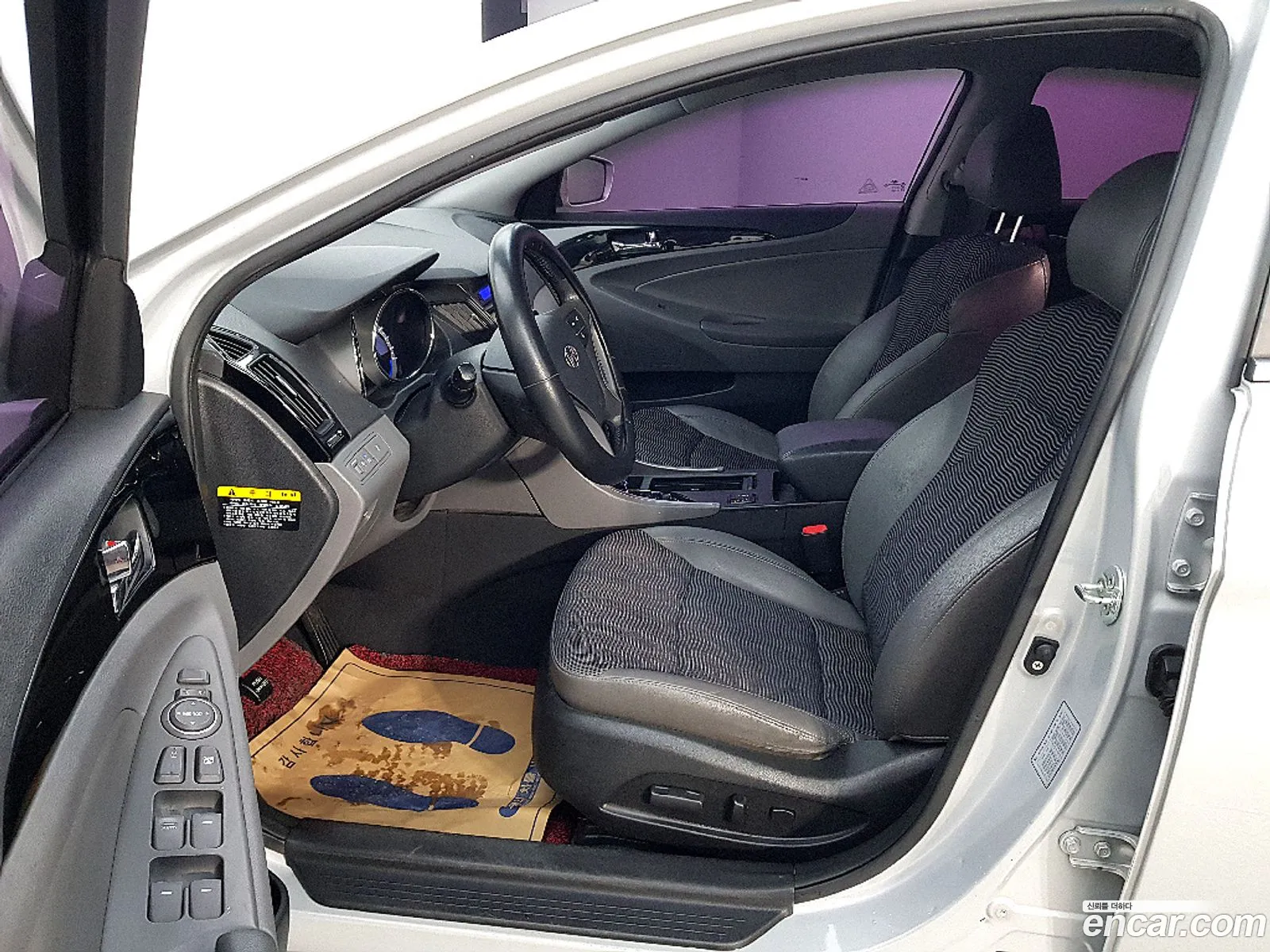 Hyundai YF Sonata 2011 — 17