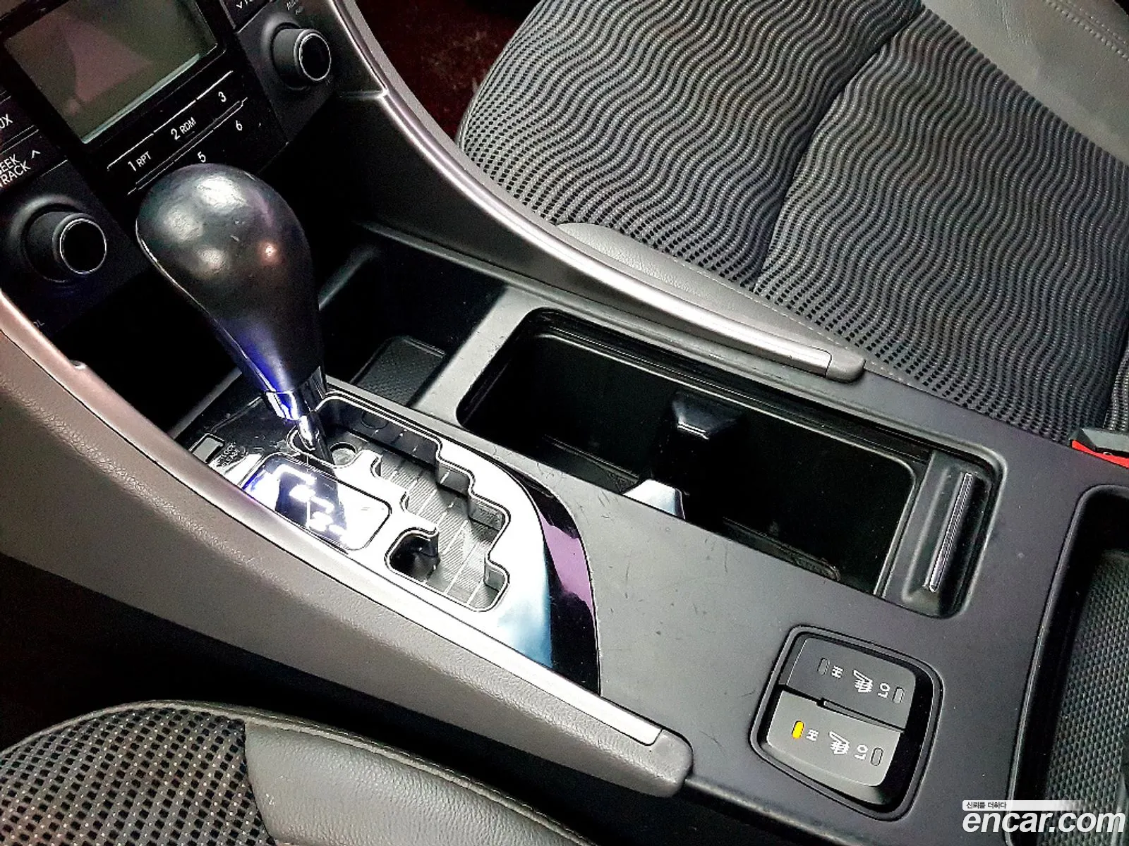 Hyundai YF Sonata 2011 — 9