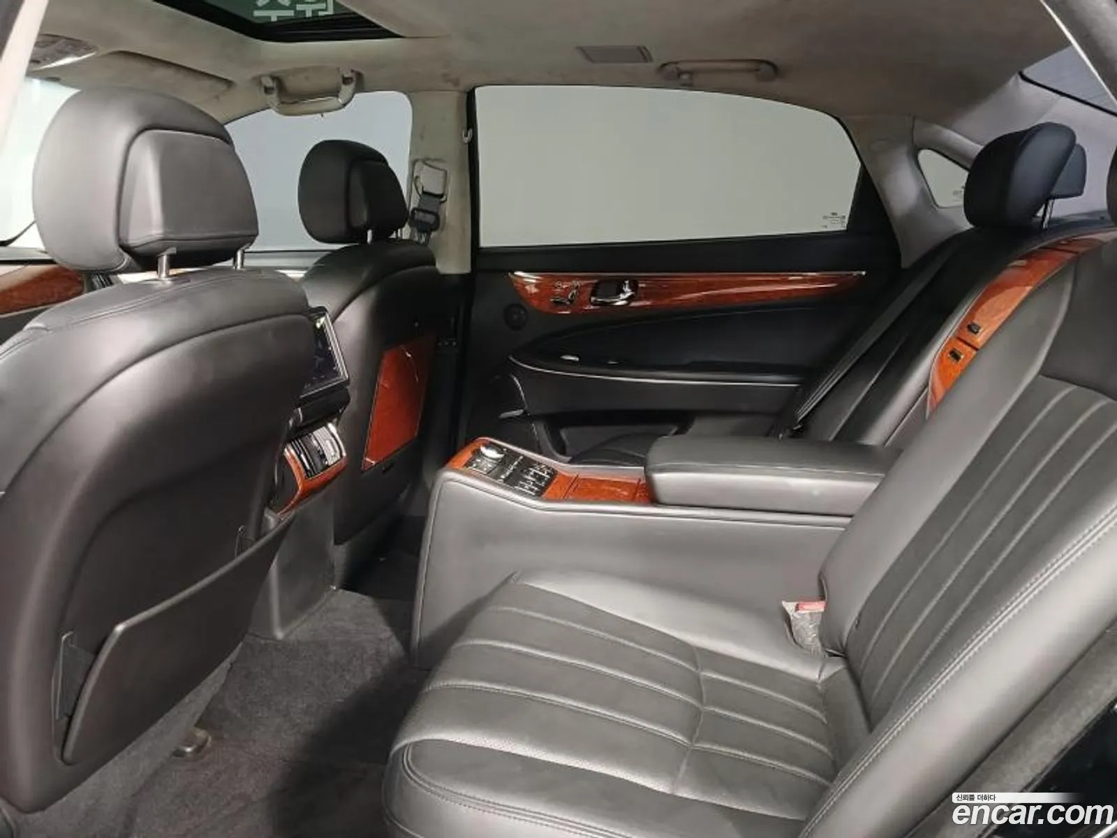 Hyundai Equus 2009 — 2