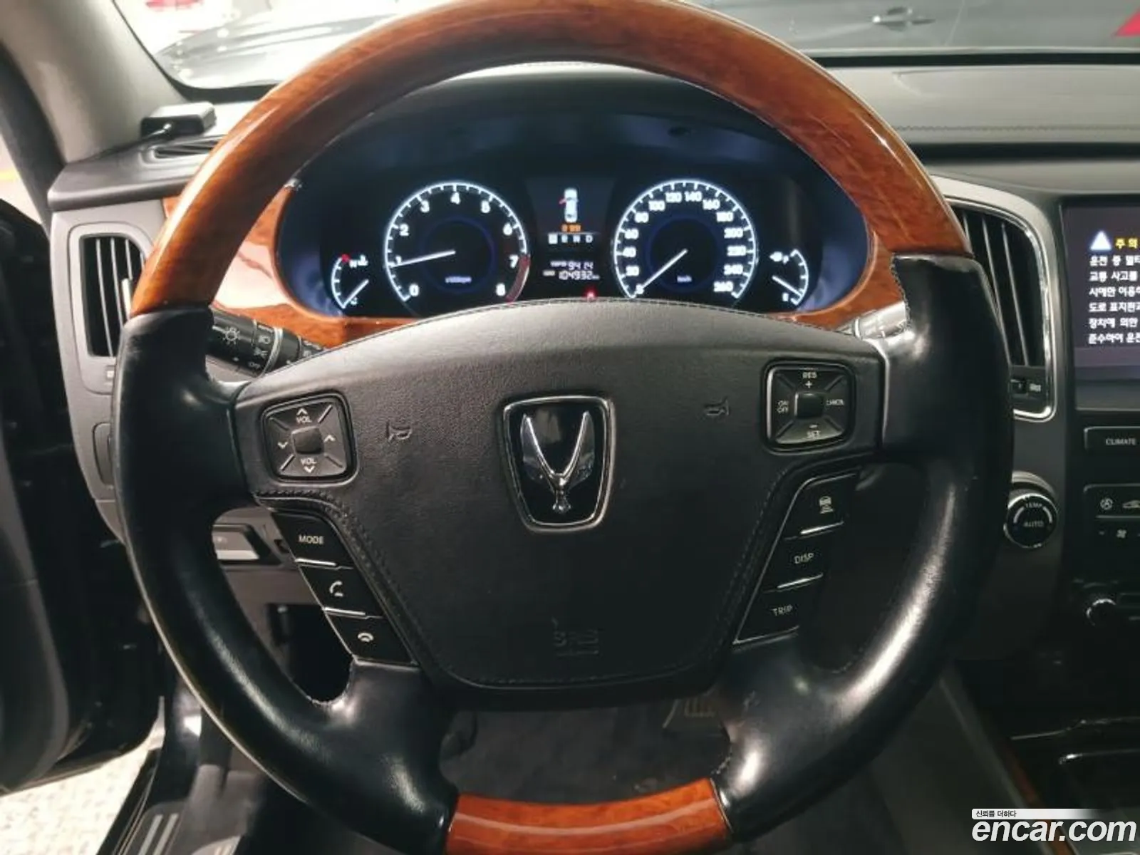 Hyundai Equus 2009 — 14
